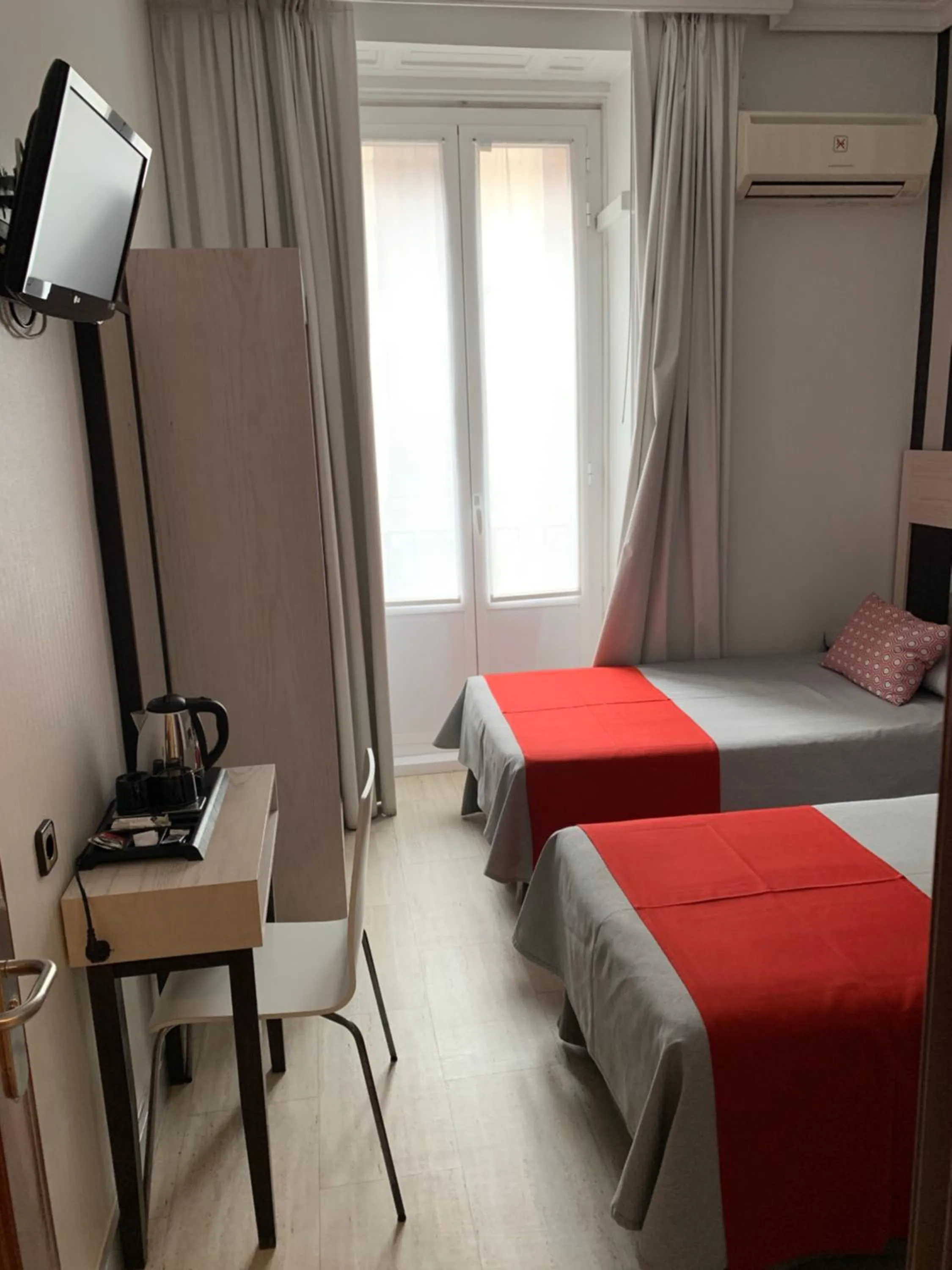 Photo of the whole room, Bed in Hostal Castilla I Atocha