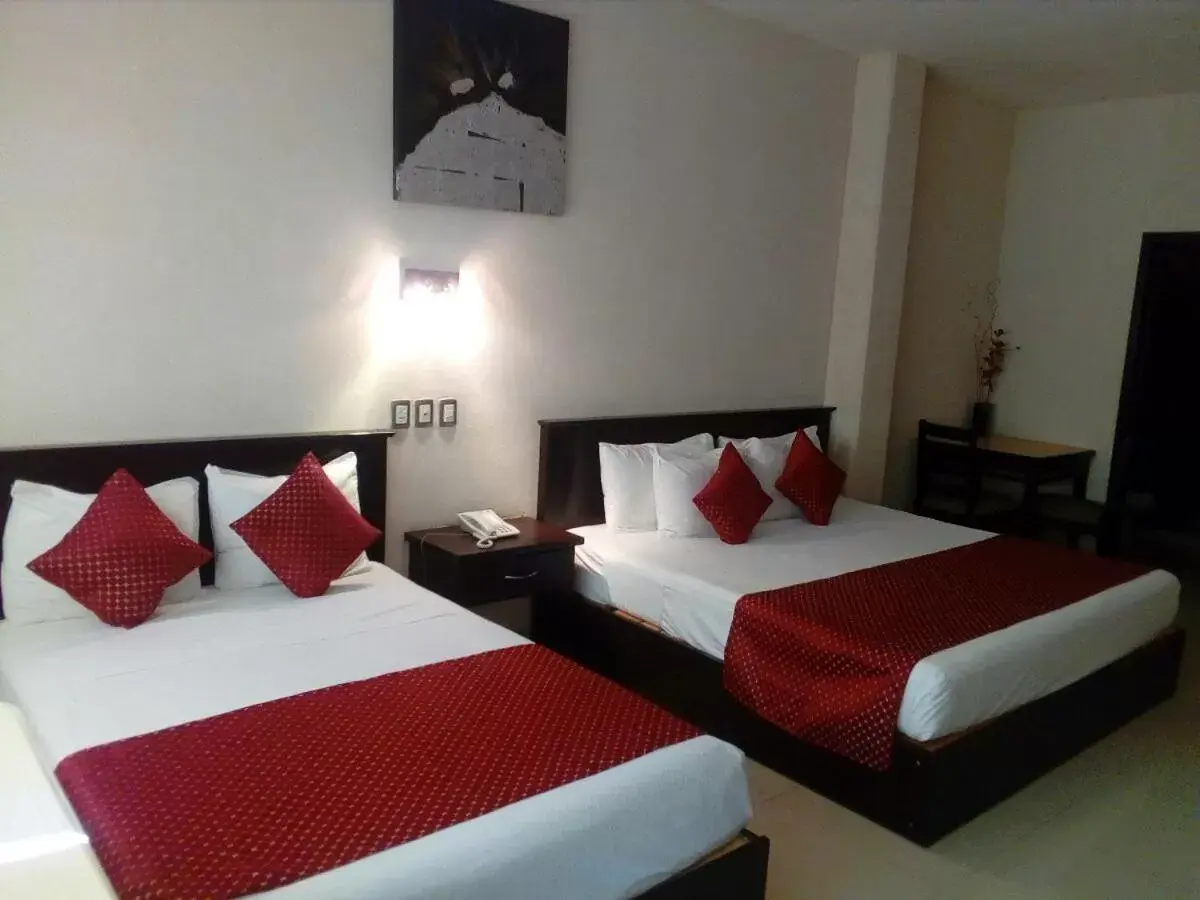 Triple Room in Hotel Madrid Triple Room in Hotel Madrid