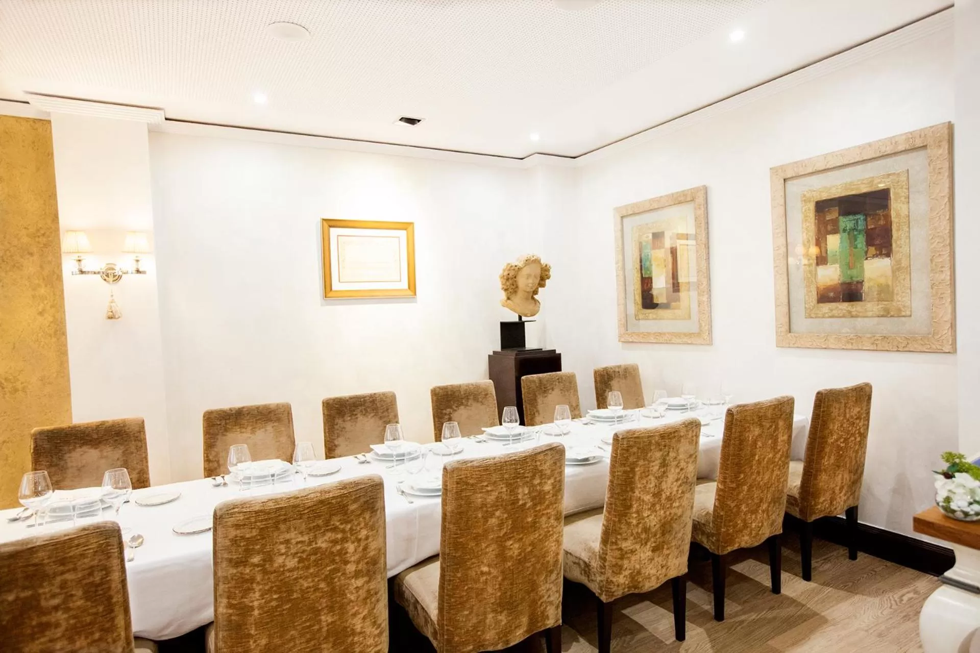 Restaurant/places to eat in Hotel Alfonso VIII