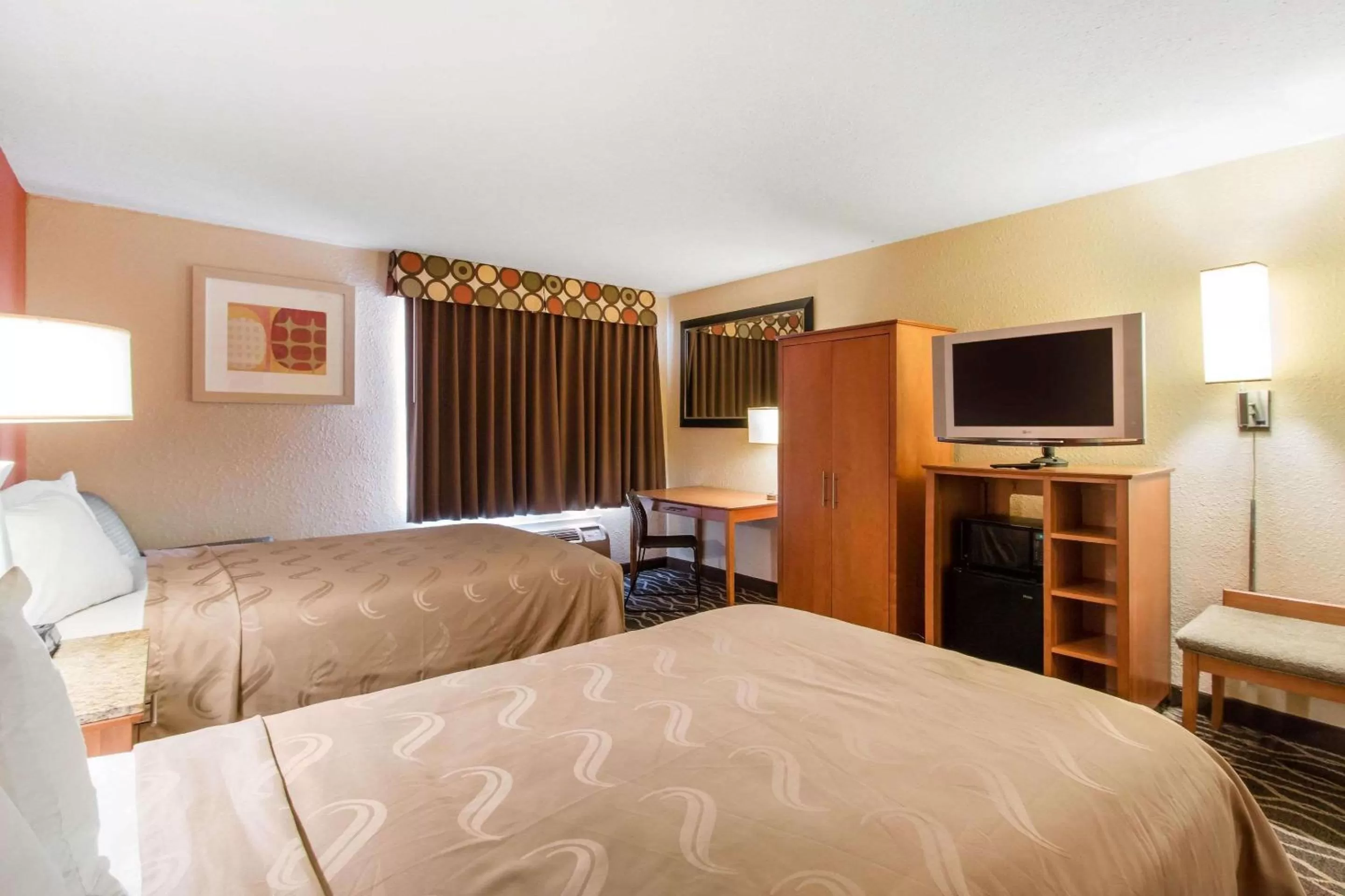Photo of the whole room, Bed in Quality Inn & Suites I-35 near Frost Bank Center
