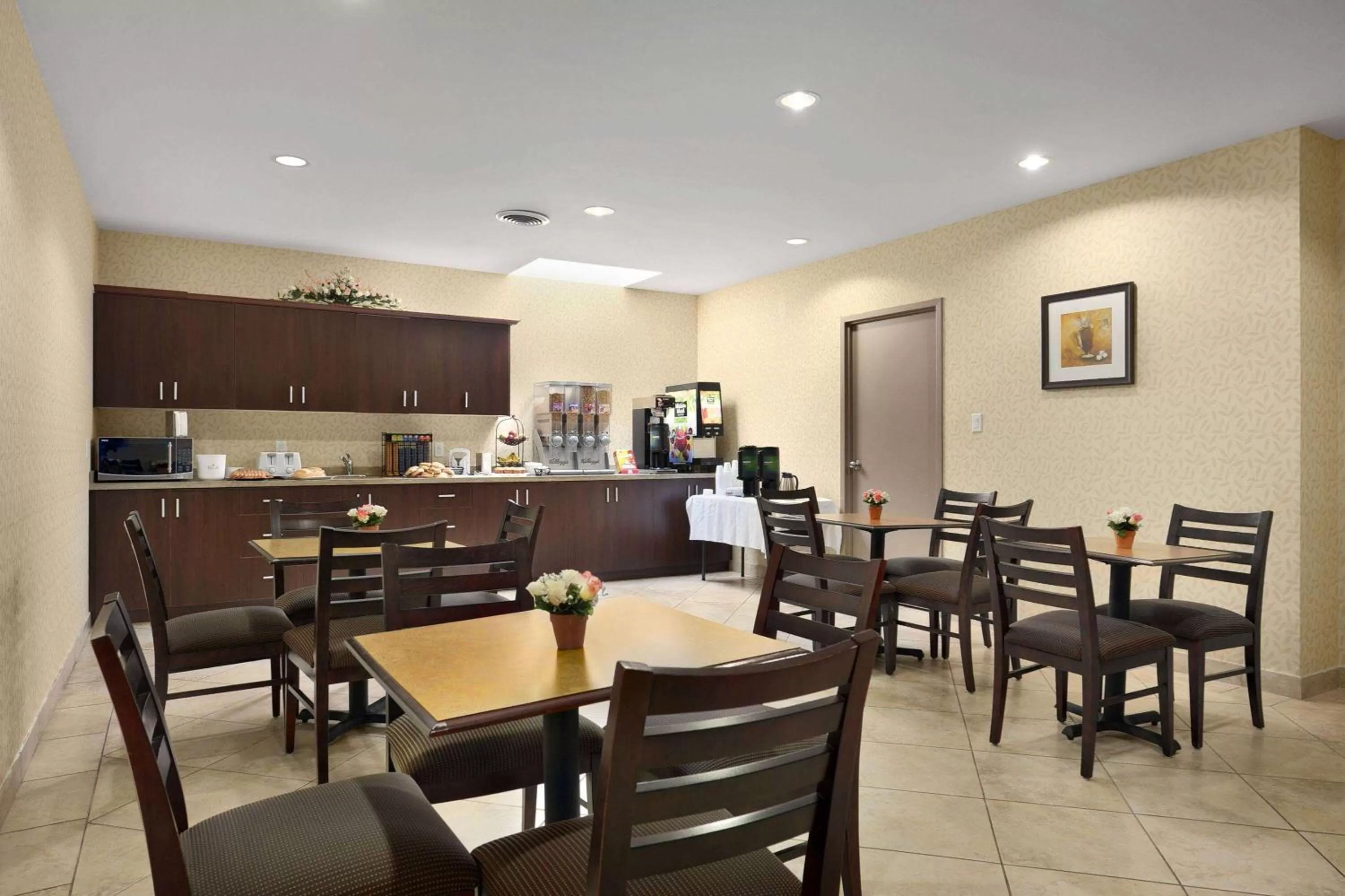 Restaurant/places to eat in Days Inn by Wyndham Brampton