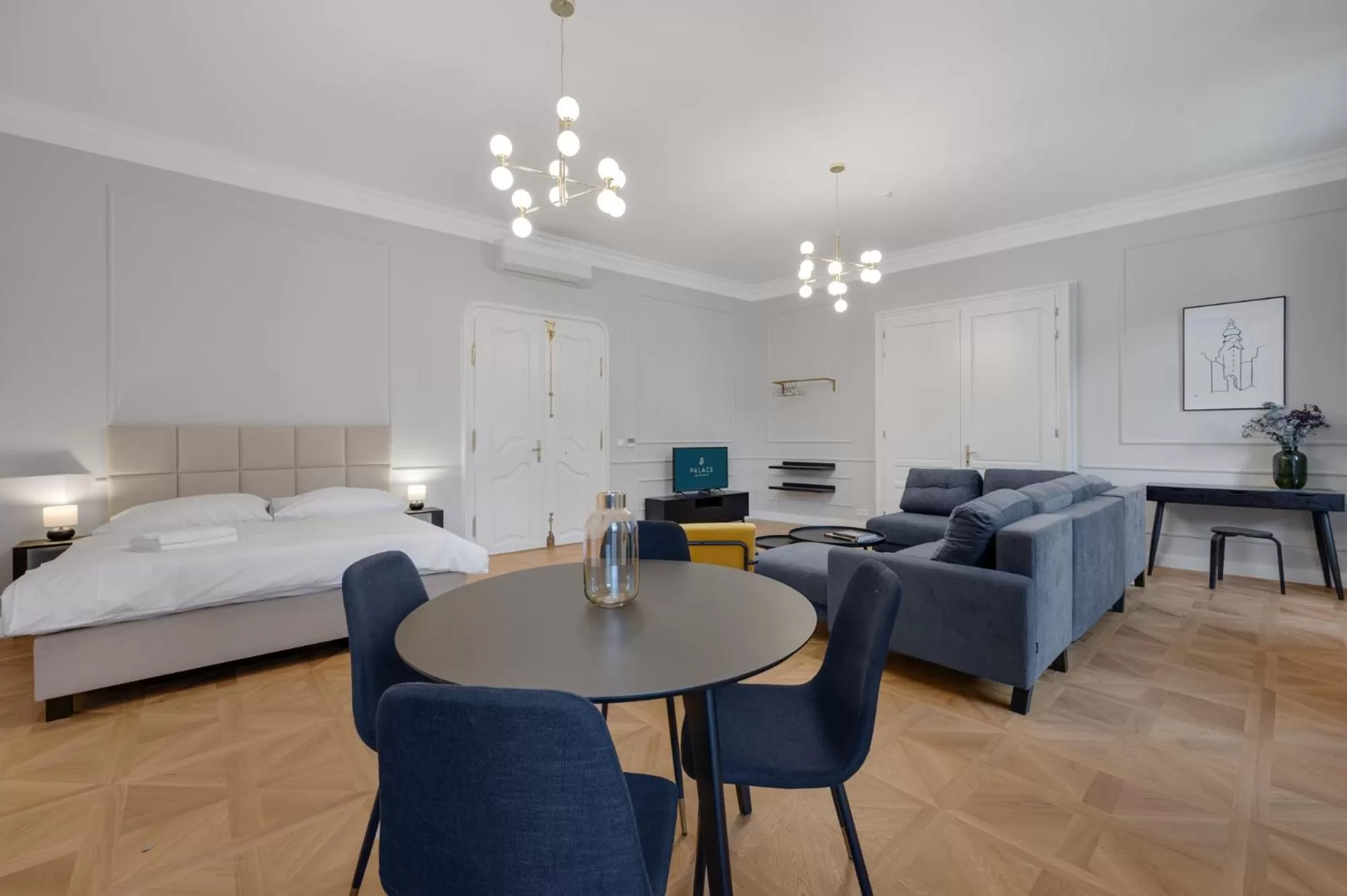 Photo of the whole room, Bed in Palace Apartments