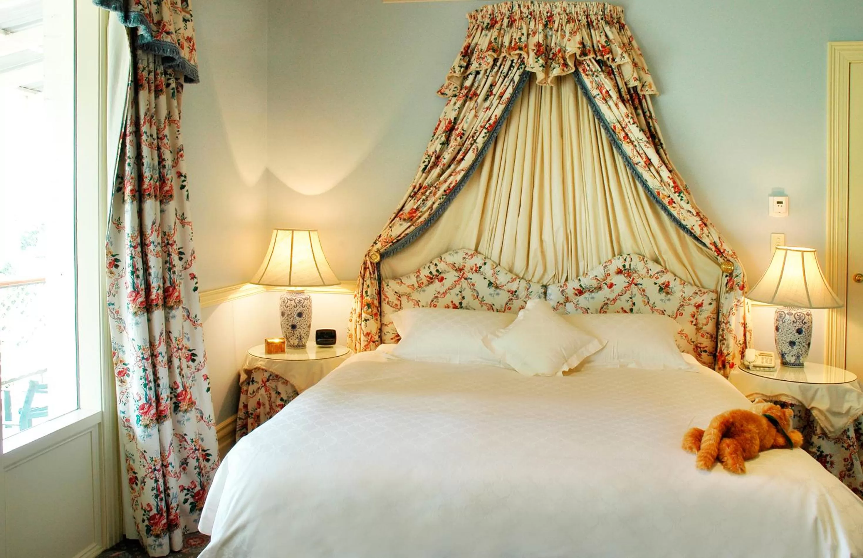 Bed in Chateau Yering