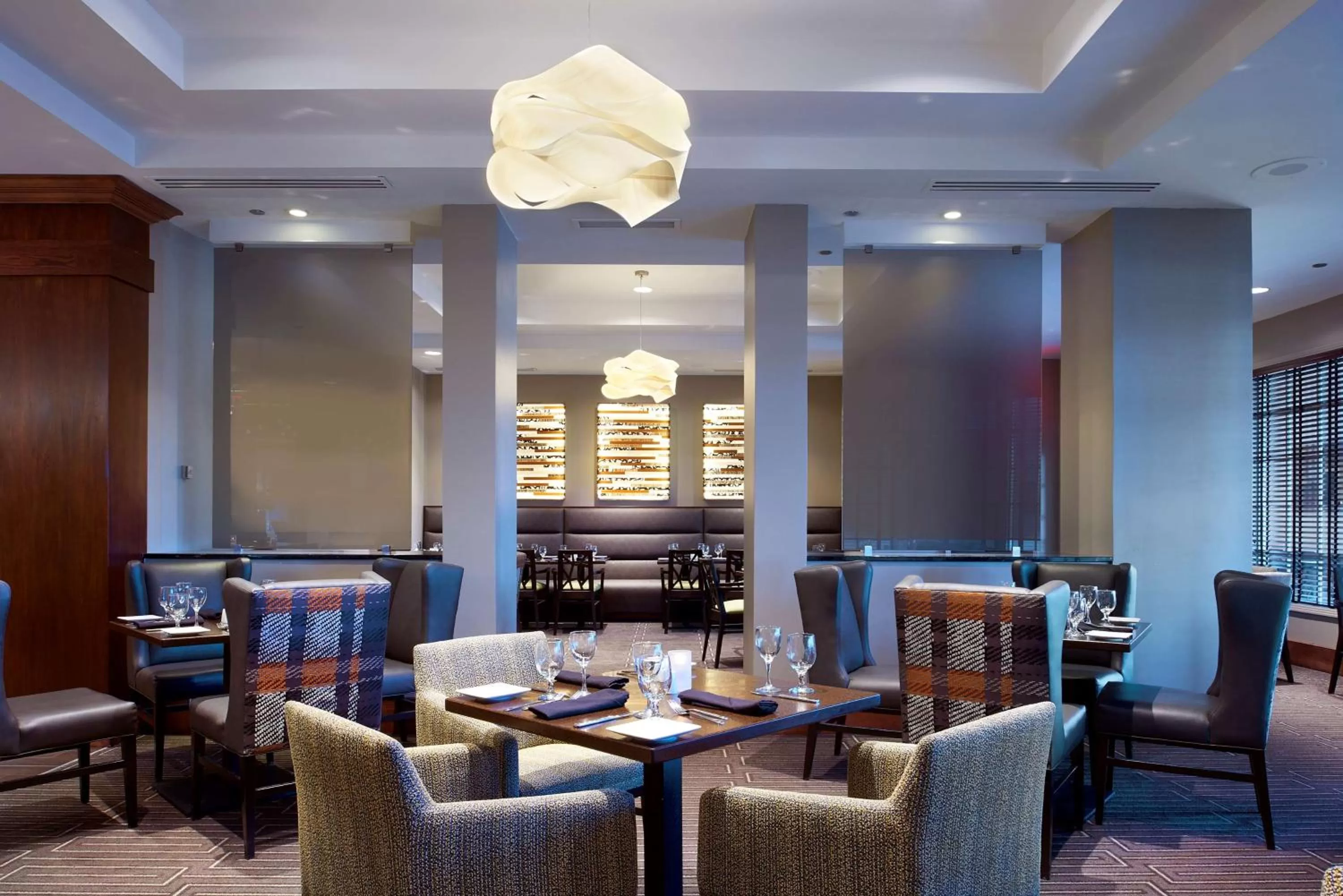 Restaurant/places to eat in Hilton Minneapolis-St Paul Airport