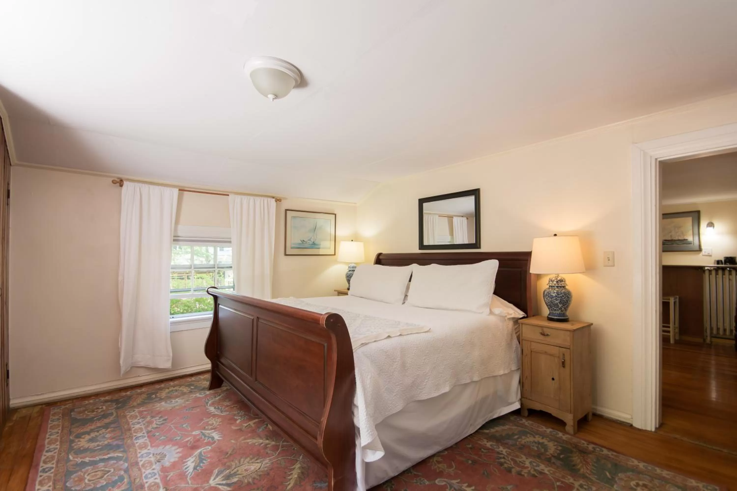 Bed in Marshall Slocum Inn