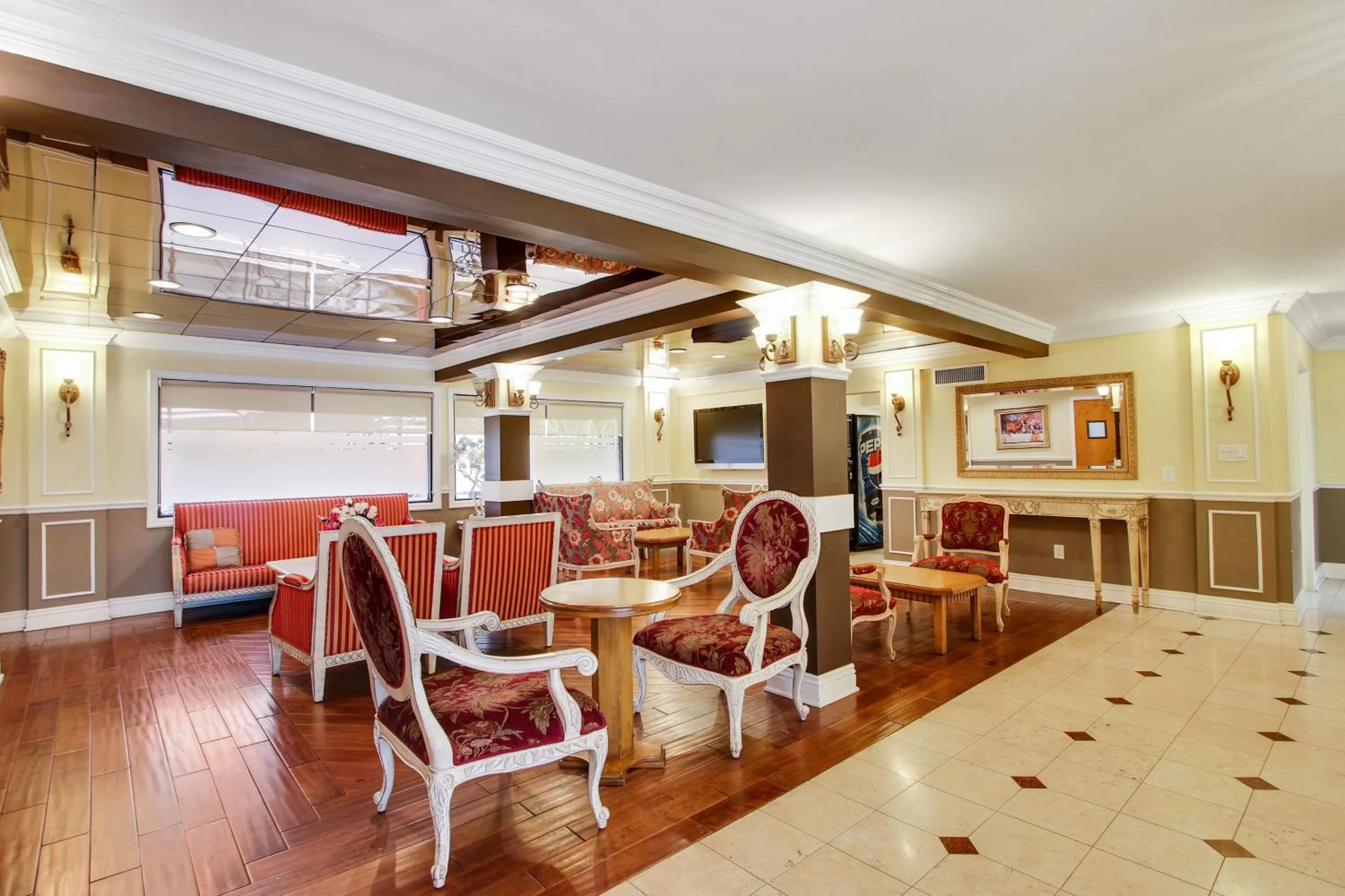 Communal lounge/ TV room in Rotex Western Inn