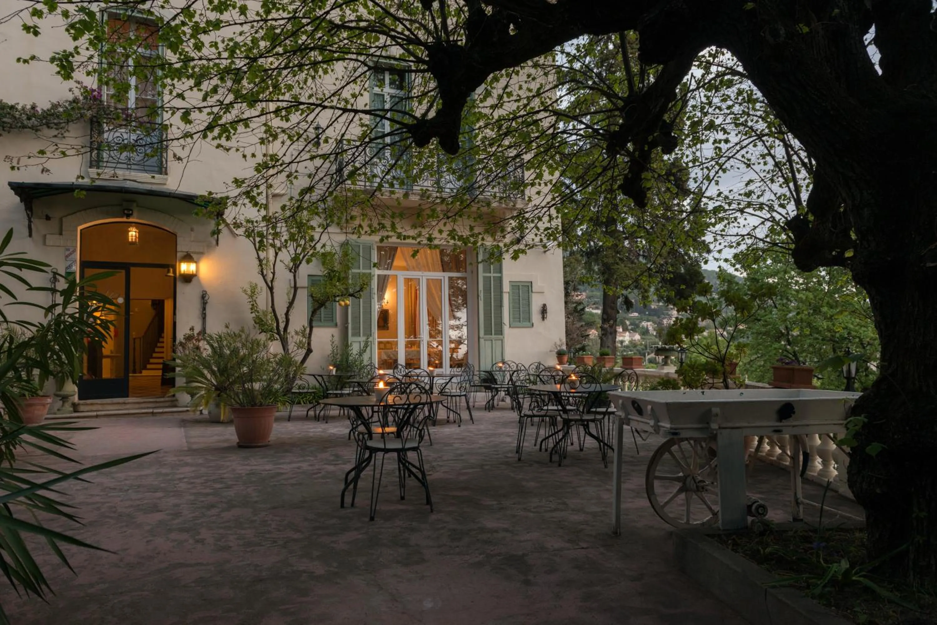 Patio in Logis Hôtel La Bellaudière