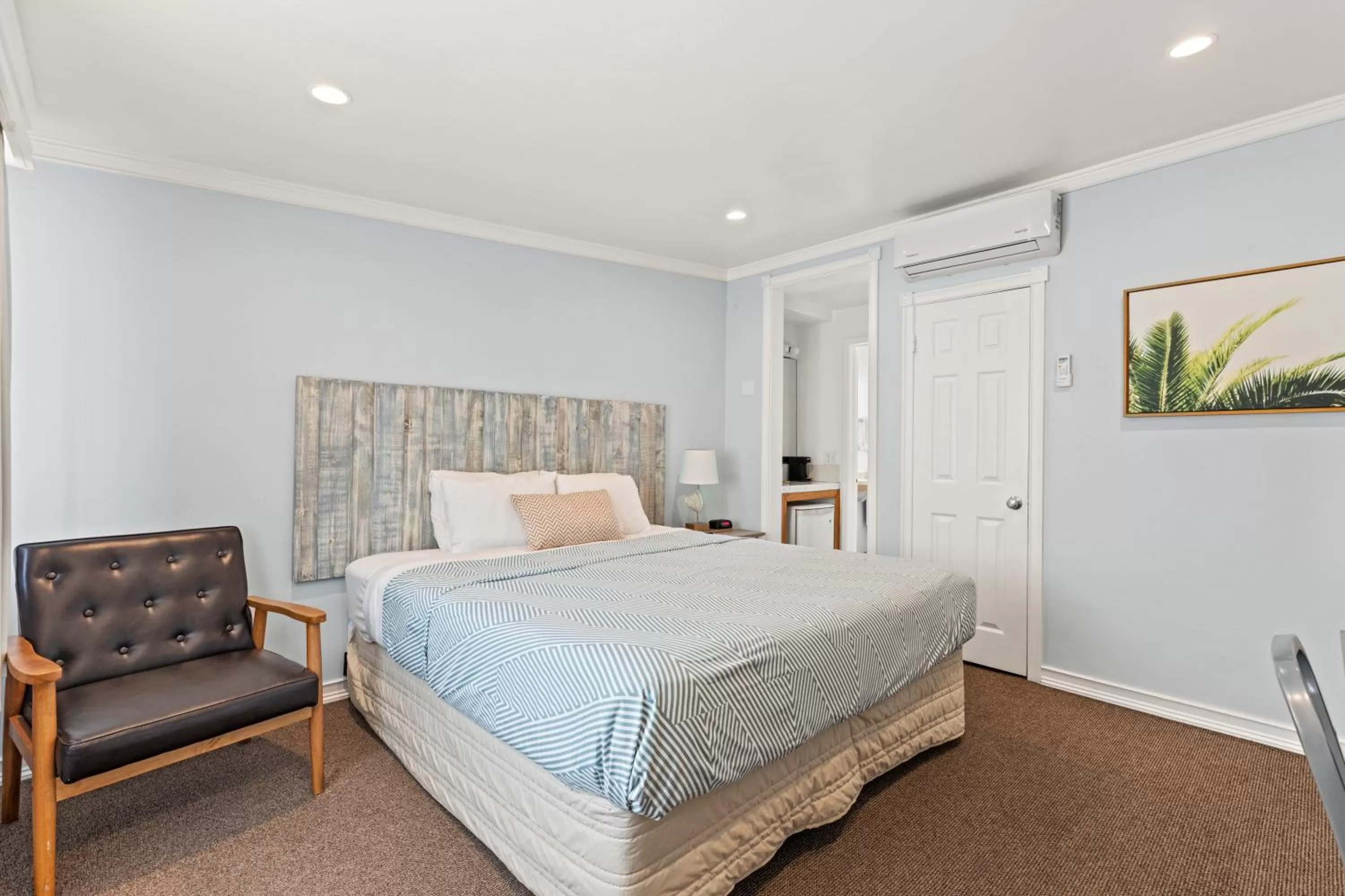 Entertainment, Bed in Ocean Lodge Santa Monica Beach Hotel