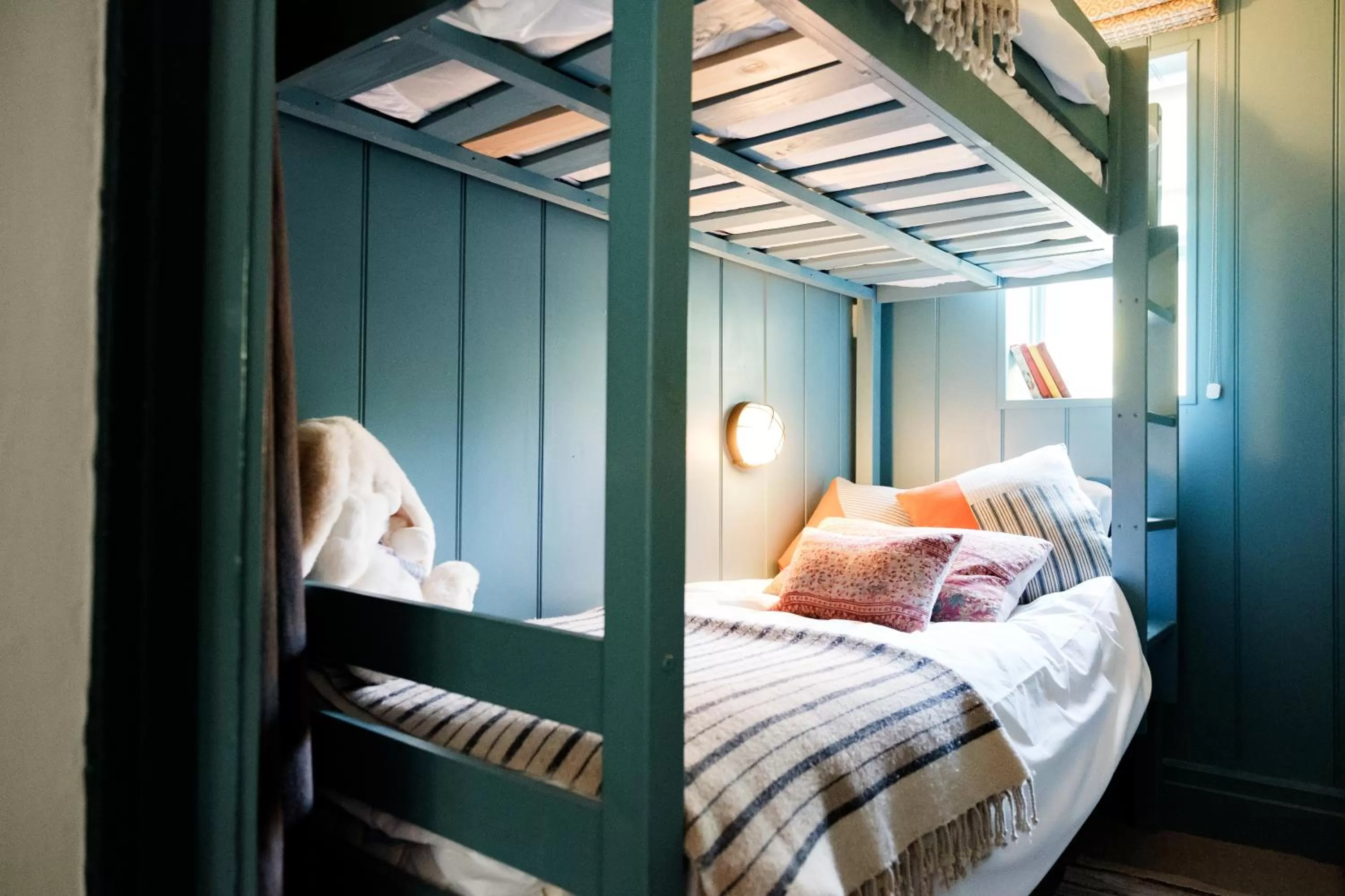 bunk bed, Bed in Bel And The Dragon-Churt