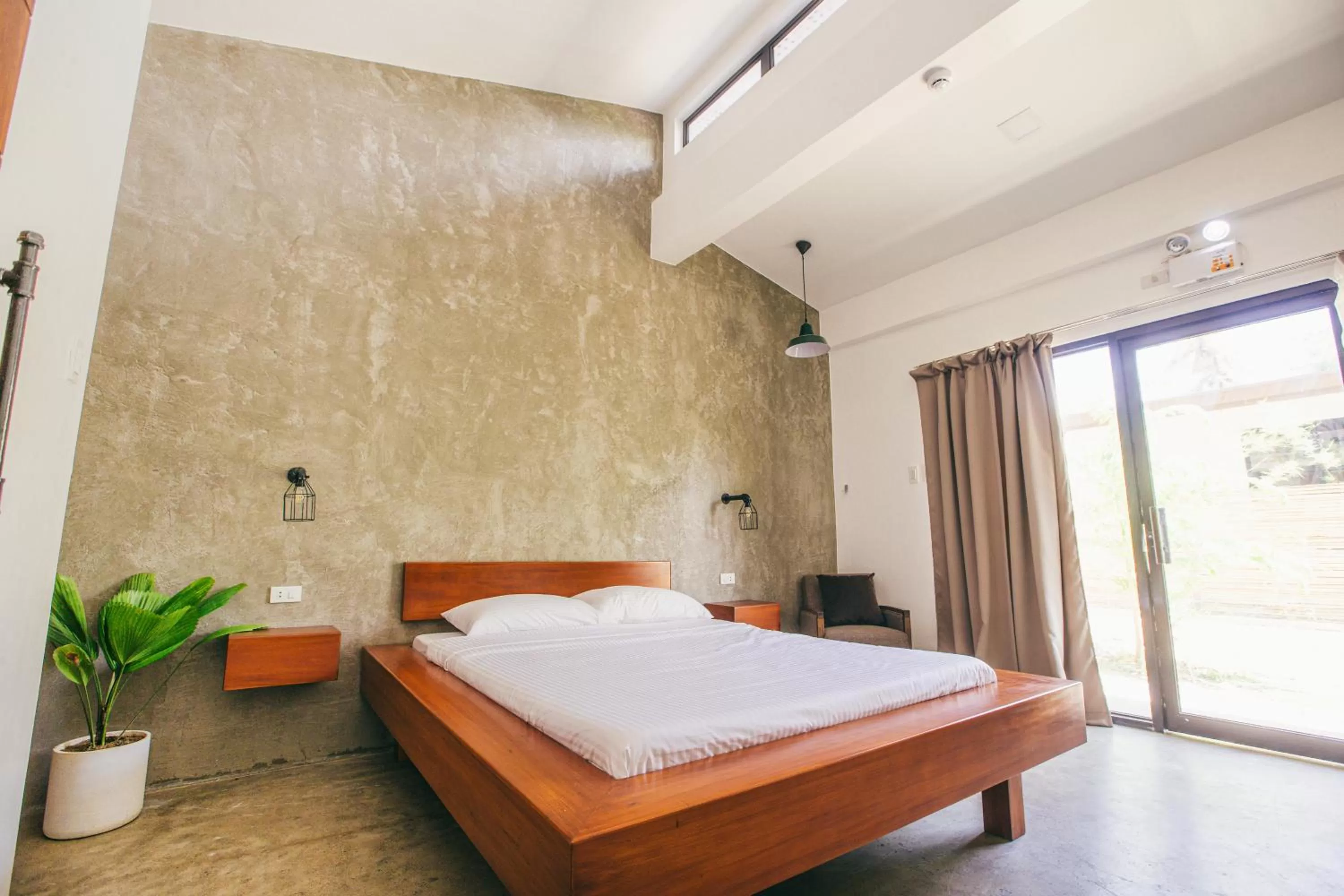 Photo of the whole room, Bed in Summer Days