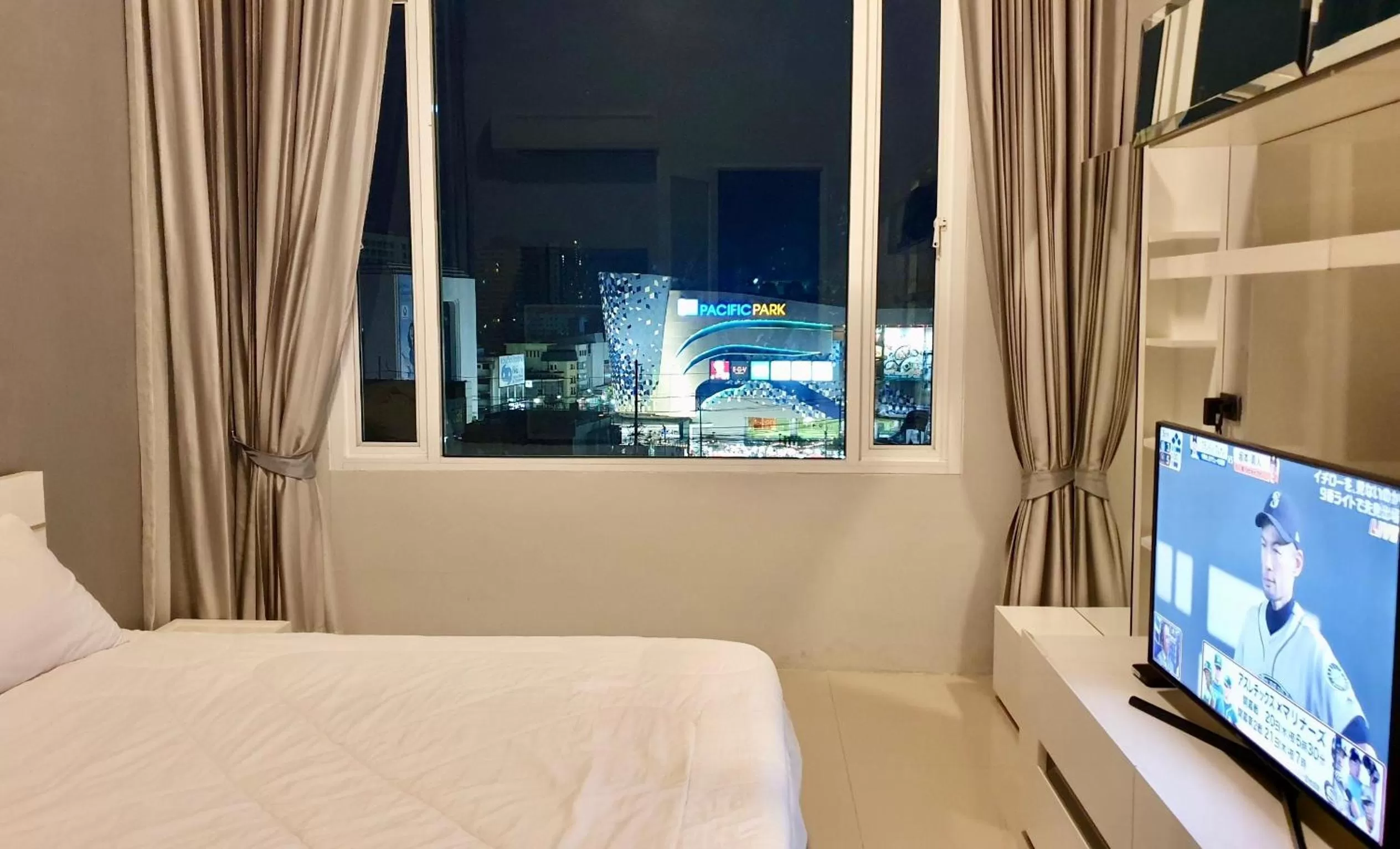 Bed in The Sriracha Residence