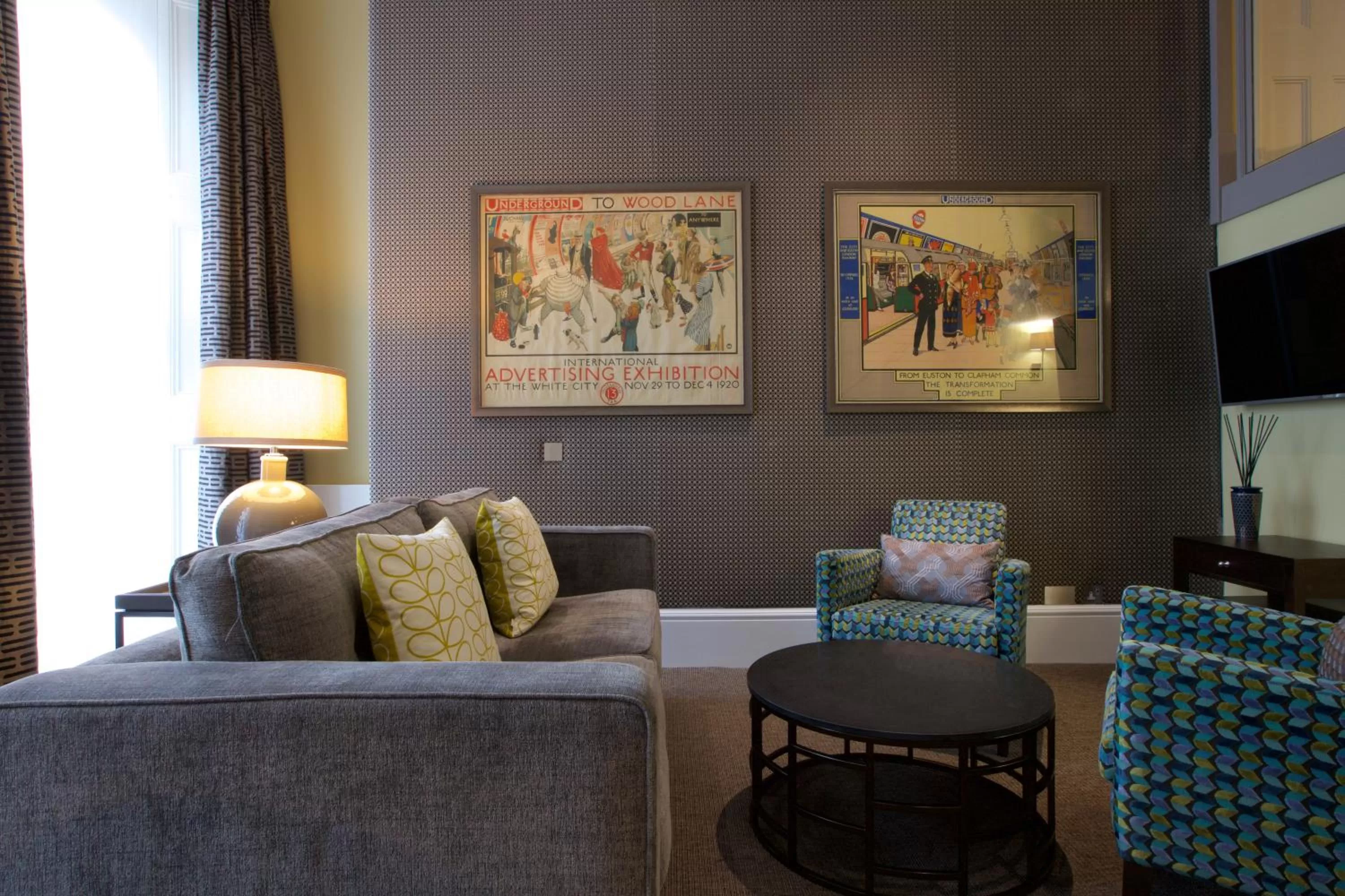 TV and multimedia in 54 Queen's Gate Hotel