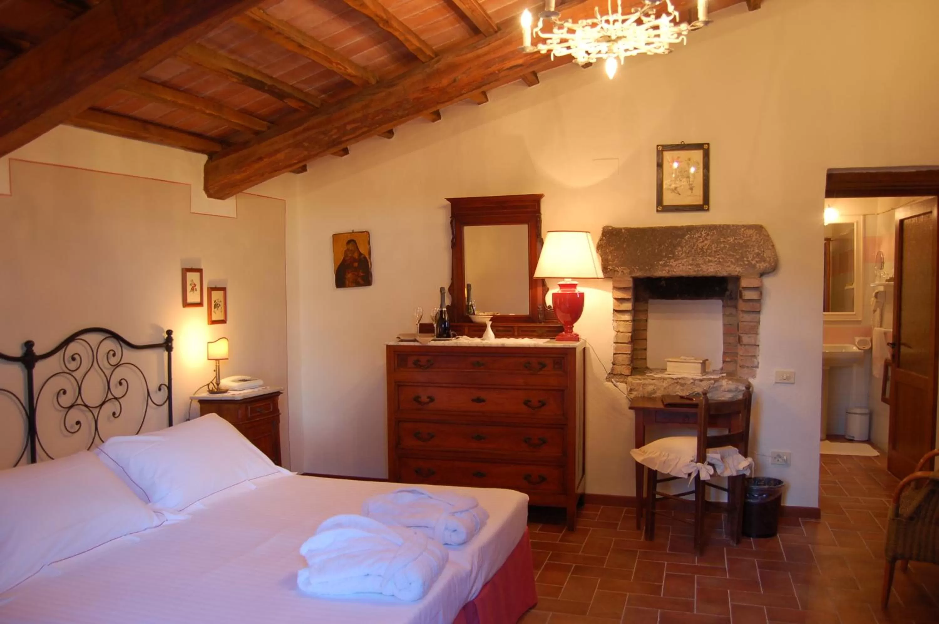 Decorative detail, Bed in Hotel Belvedere Di San Leonino