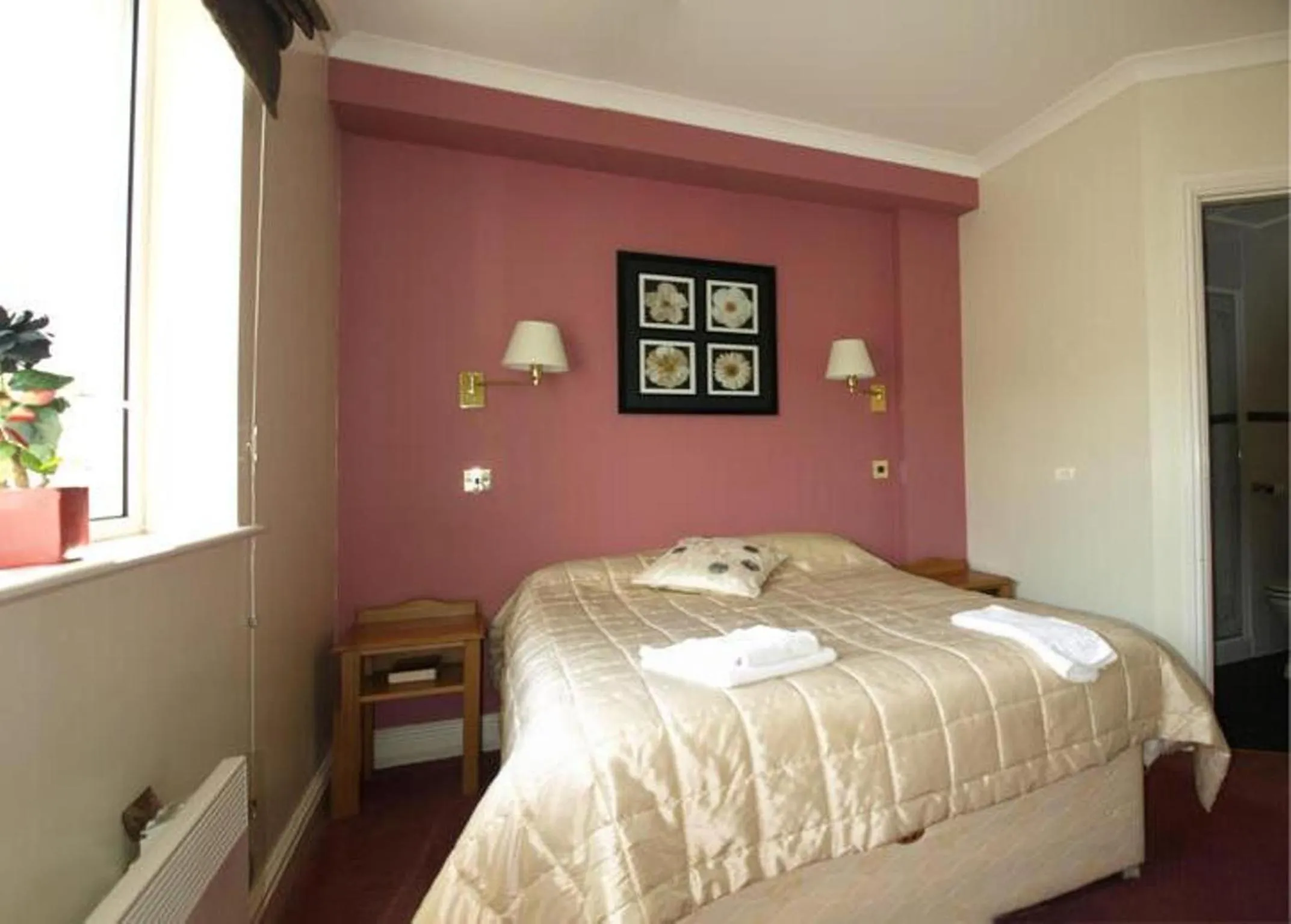 Bedroom, Bed in Bailey Ground Hotel