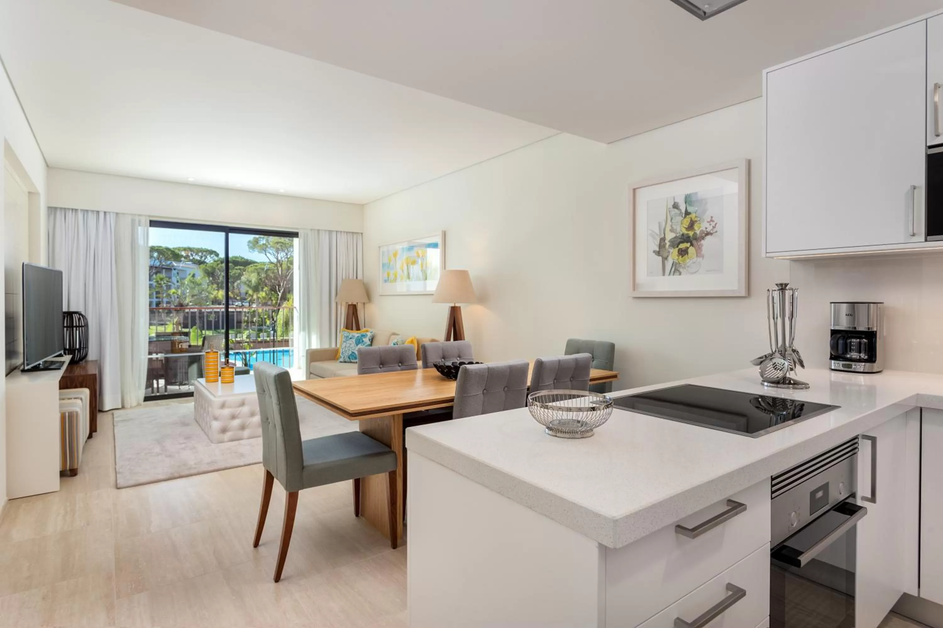 Kitchen or kitchenette in Pine Cliffs Gardens