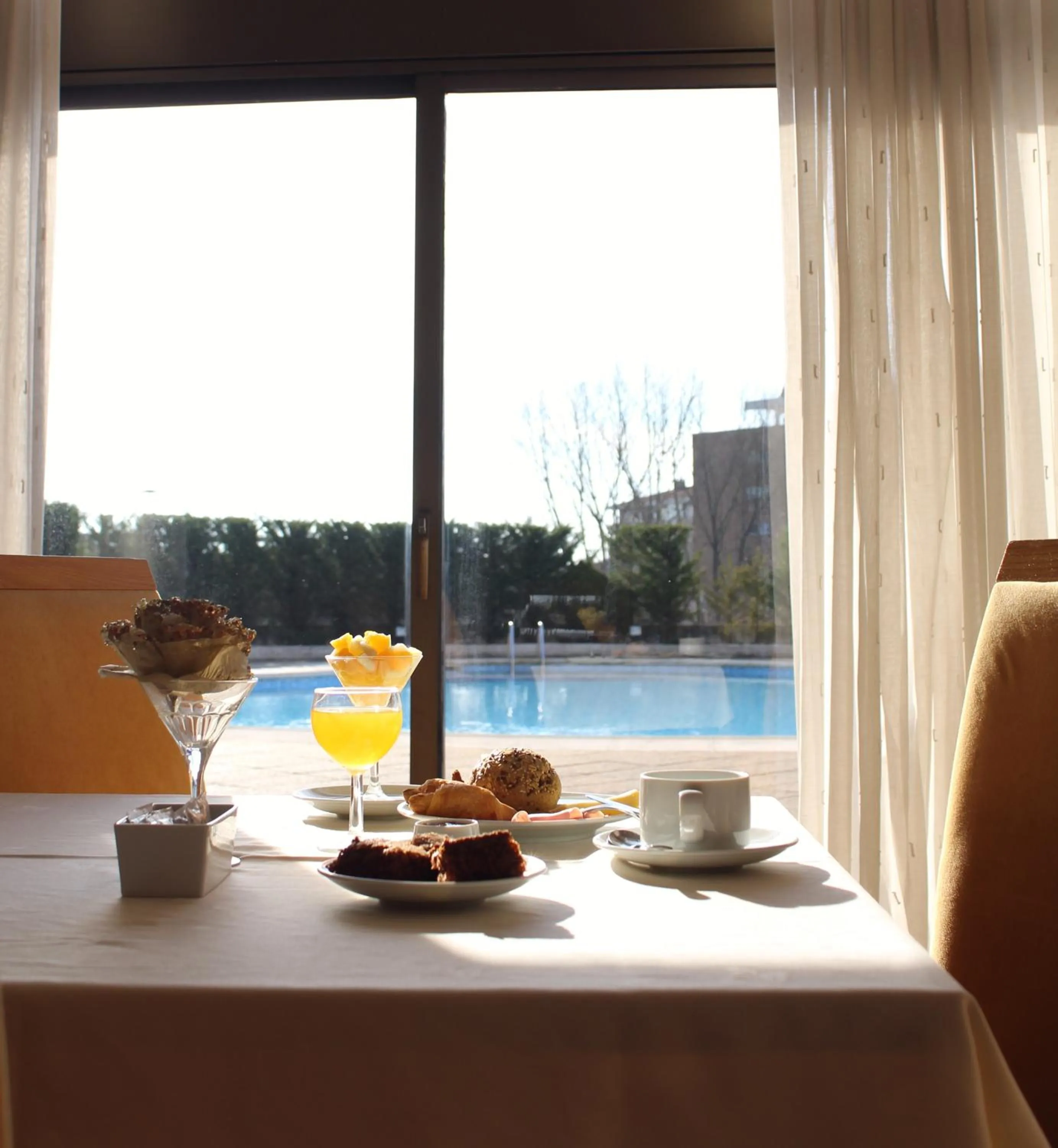 Restaurant/places to eat in Hotel Meia Lua