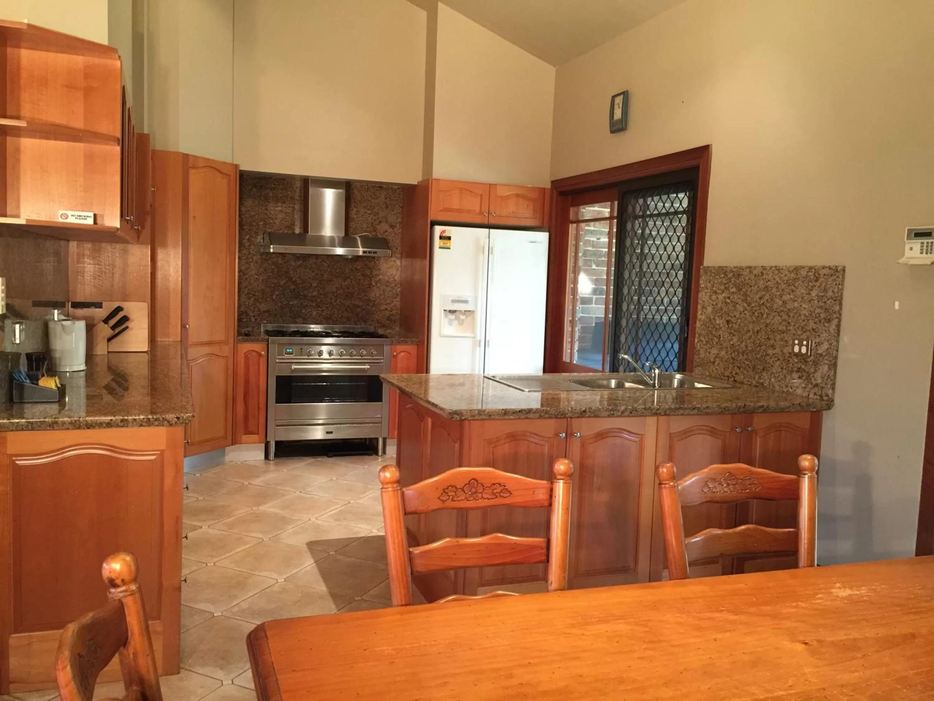 Communal kitchen in Relaxin