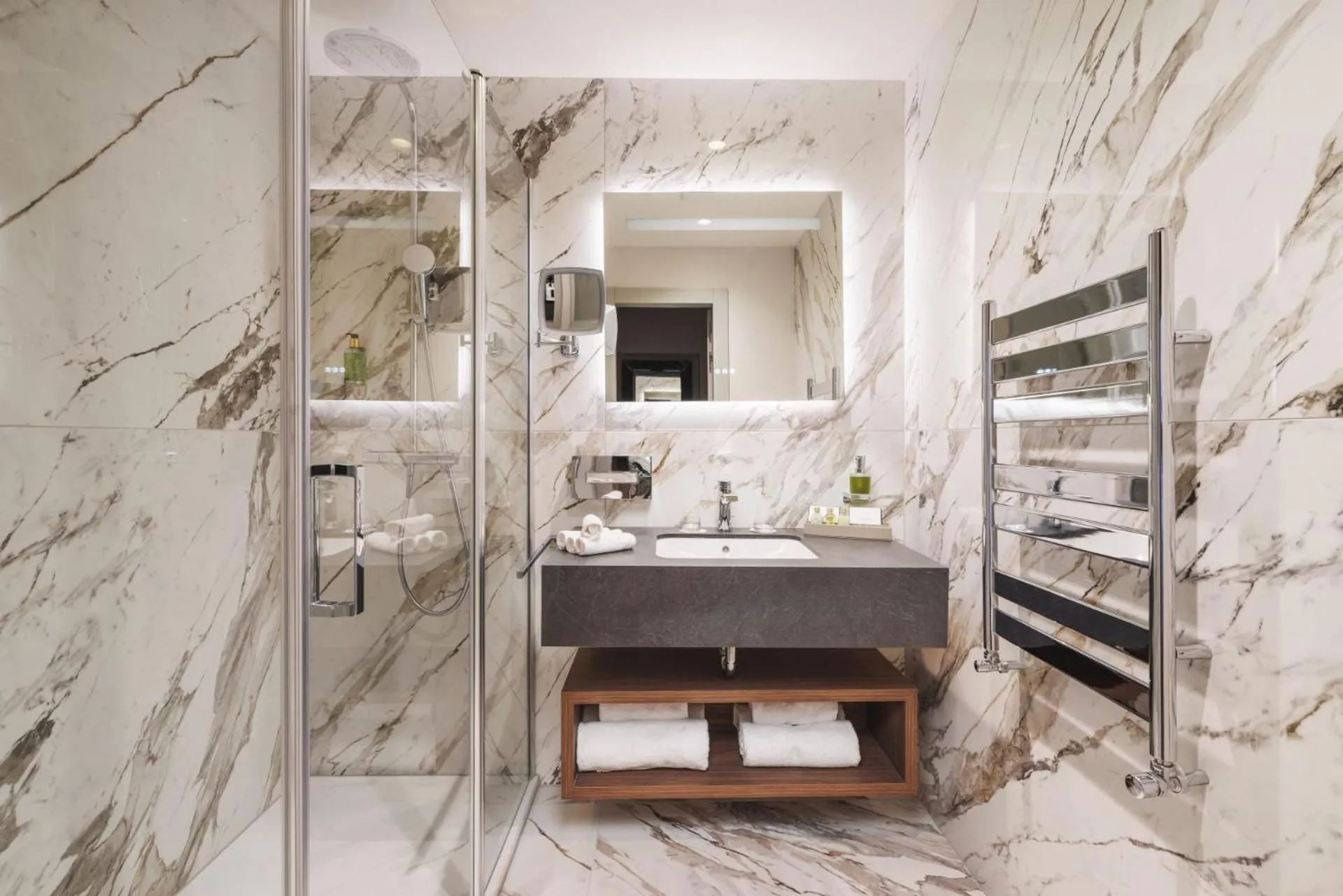 Shower in Anna Grand Hotel