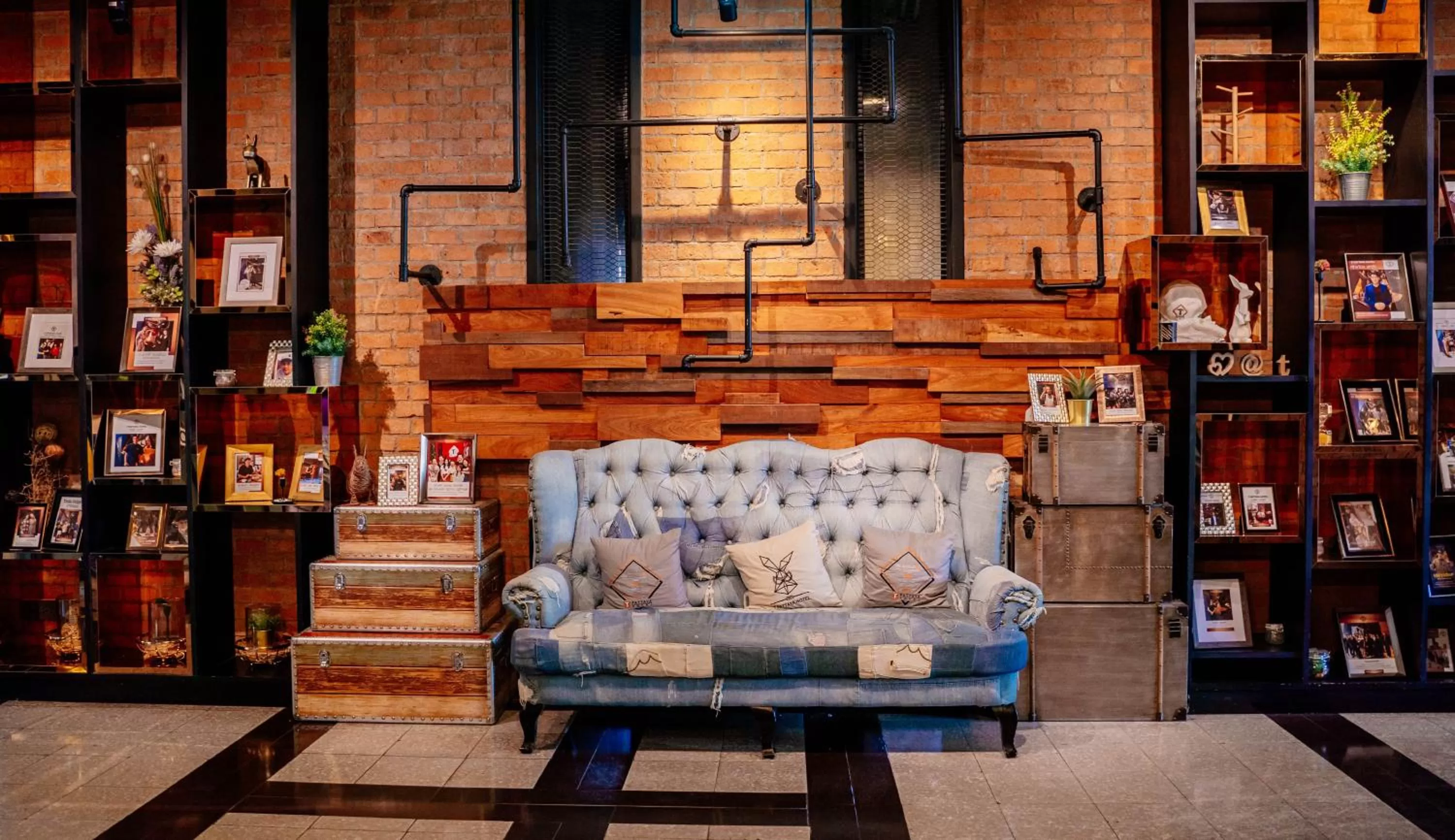 Lobby or reception in SureStay Plus by Best Western T Pattaya