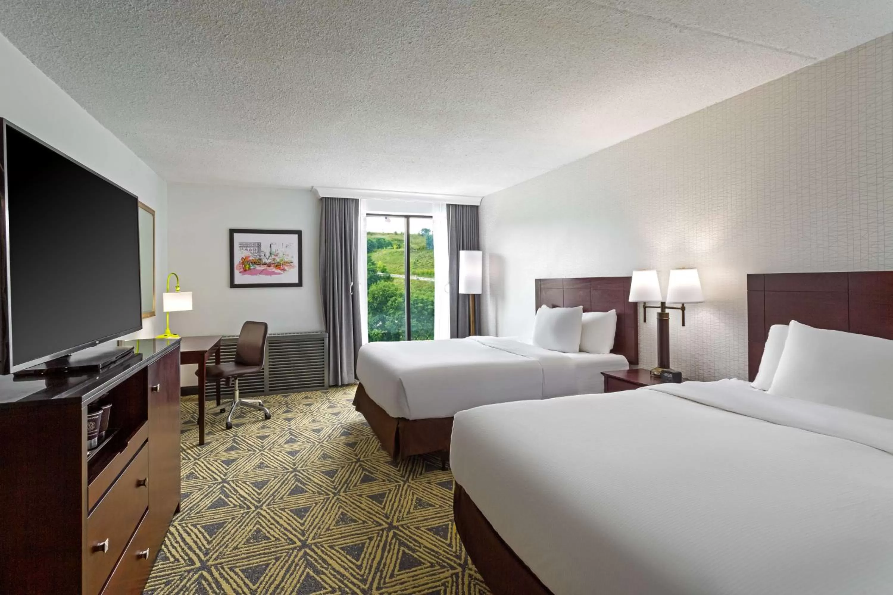 Bedroom, Bed in DoubleTree by Hilton Washington Meadow Lands Casino Area