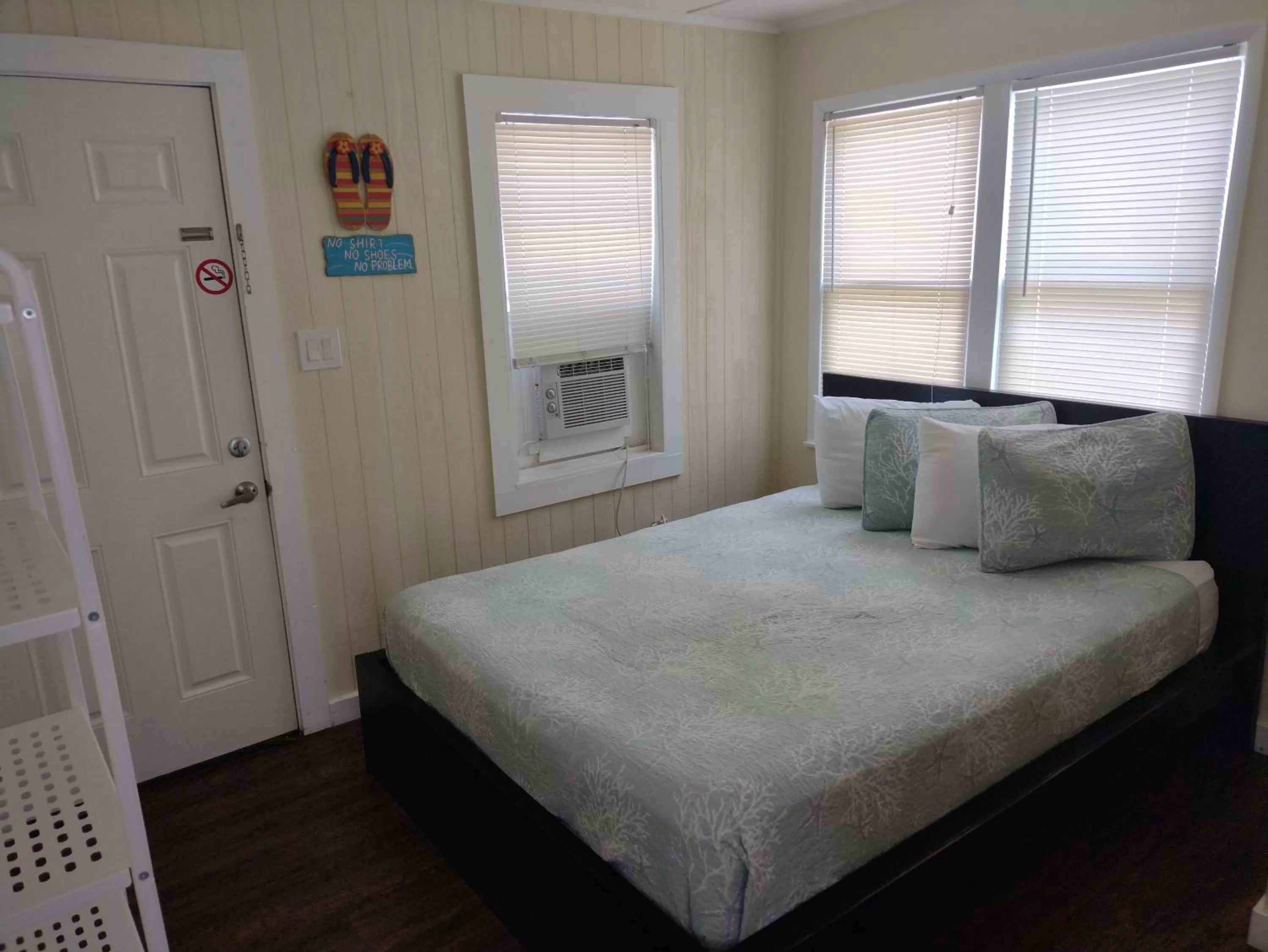 Bed in Double Barr Cottage Inn