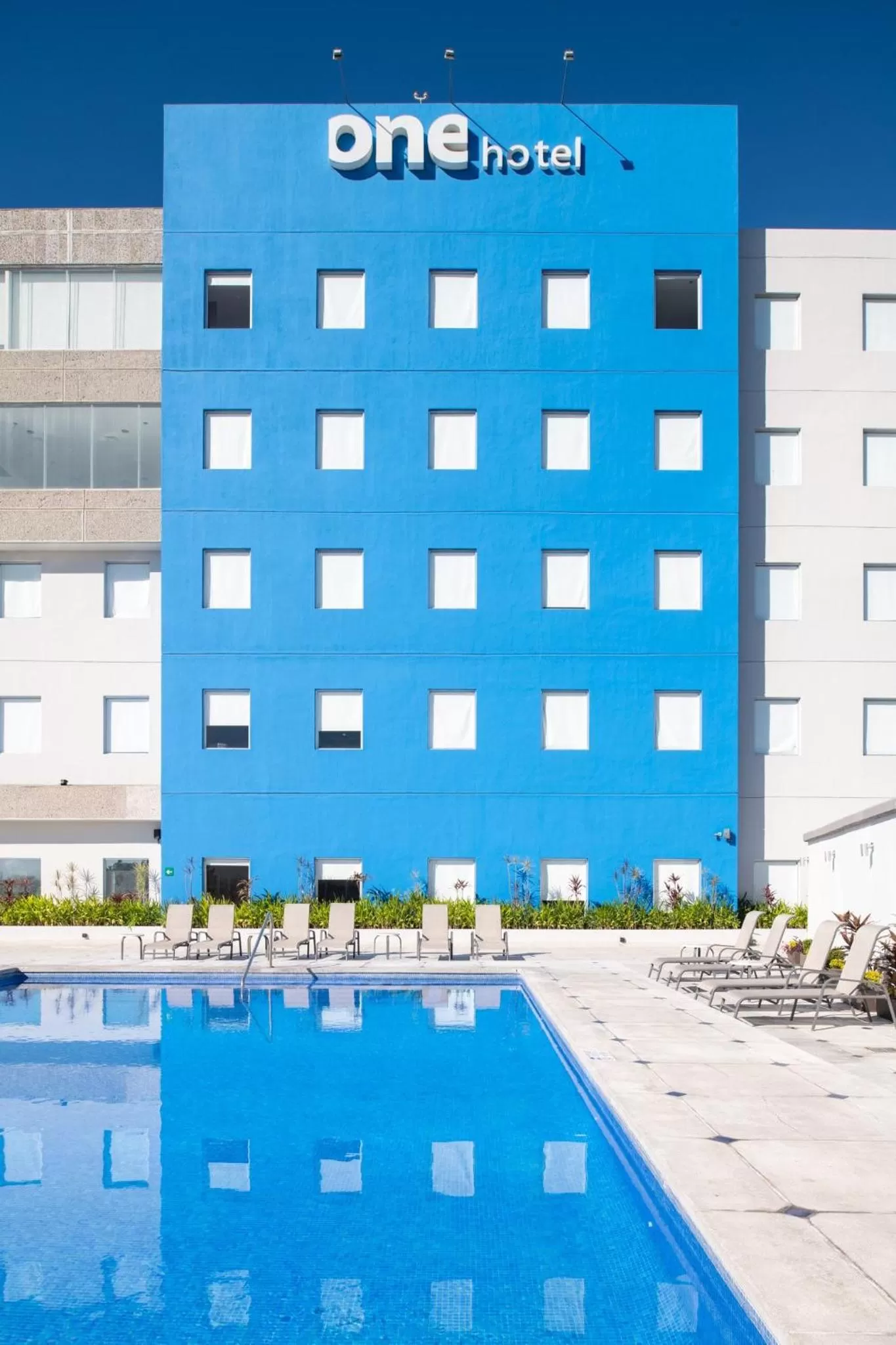 Swimming pool in One Puerto Vallarta Aeropuerto