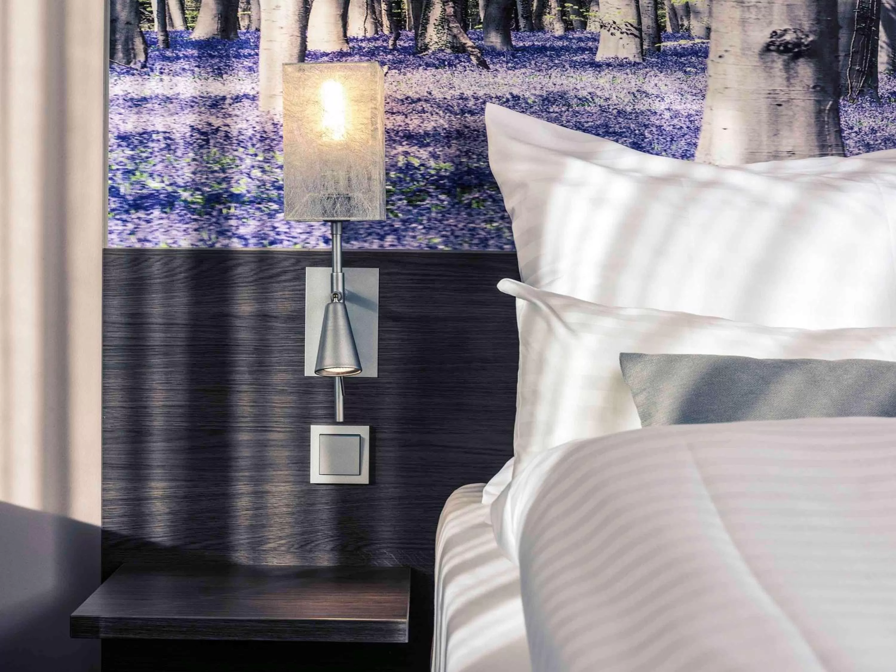 Photo of the whole room, Bed in Mercure Düsseldorf Airport