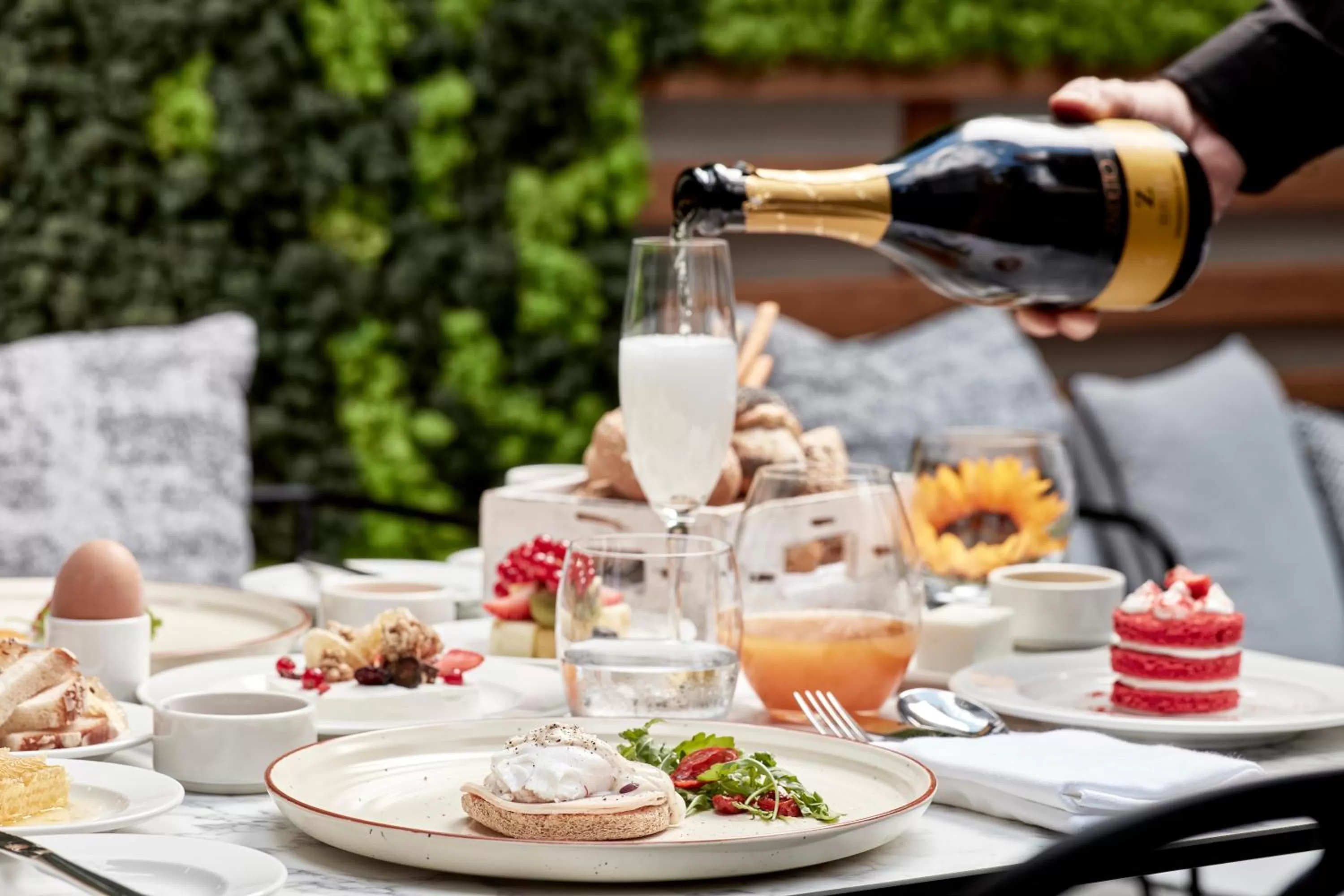 Restaurant/places to eat in Antigon Urban Chic Hotel, Thessaloniki