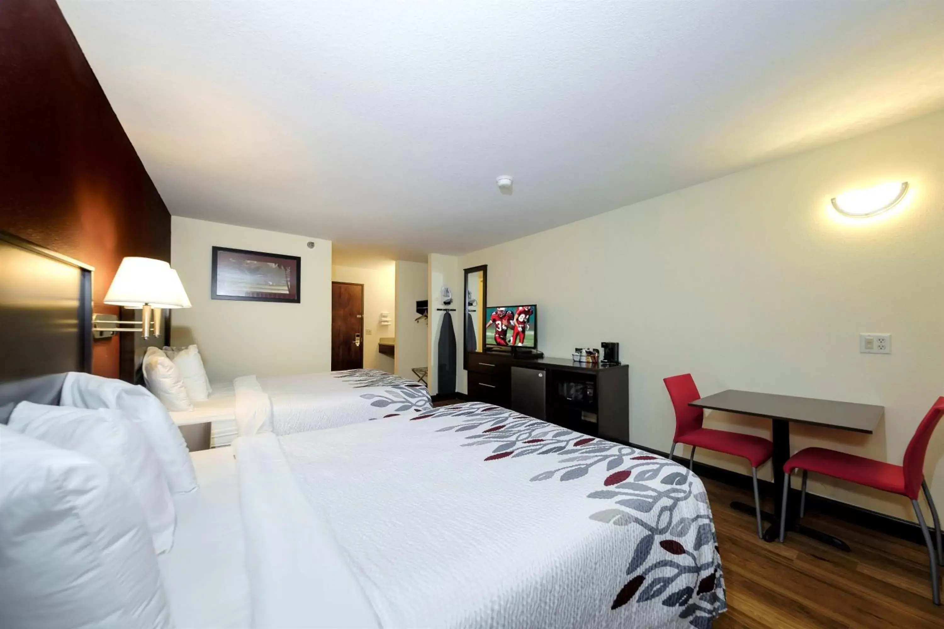 Superior Room with Two Queen Beds Smoke Free in Red Roof Inn Osage Beach - Lake of the Ozarks Superior Room with Two Queen Beds Smoke Free in Red Roof Inn Osage Beach - Lake of the Ozarks