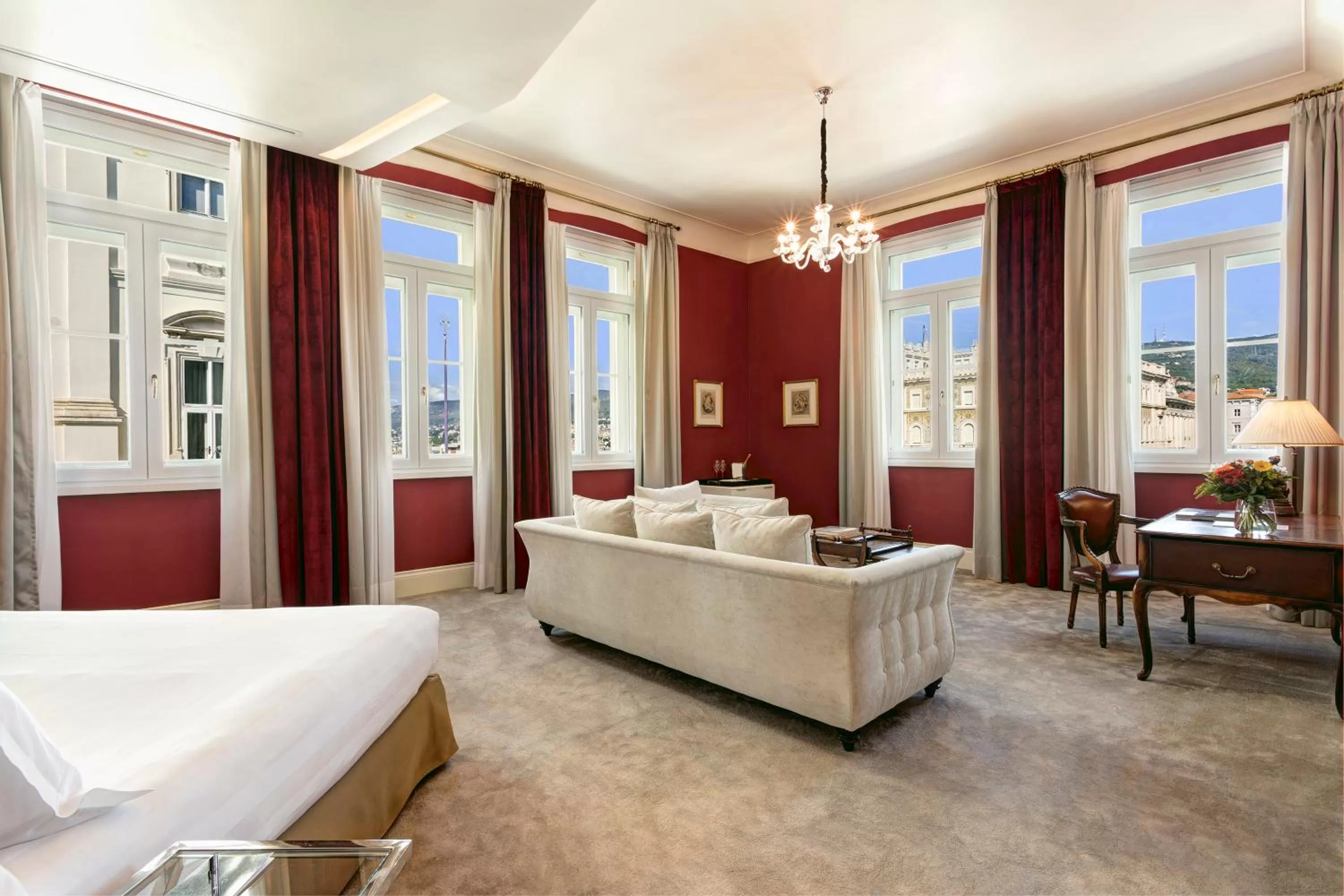 Photo of the whole room, Bed in Grand Hotel Duchi d'Aosta
