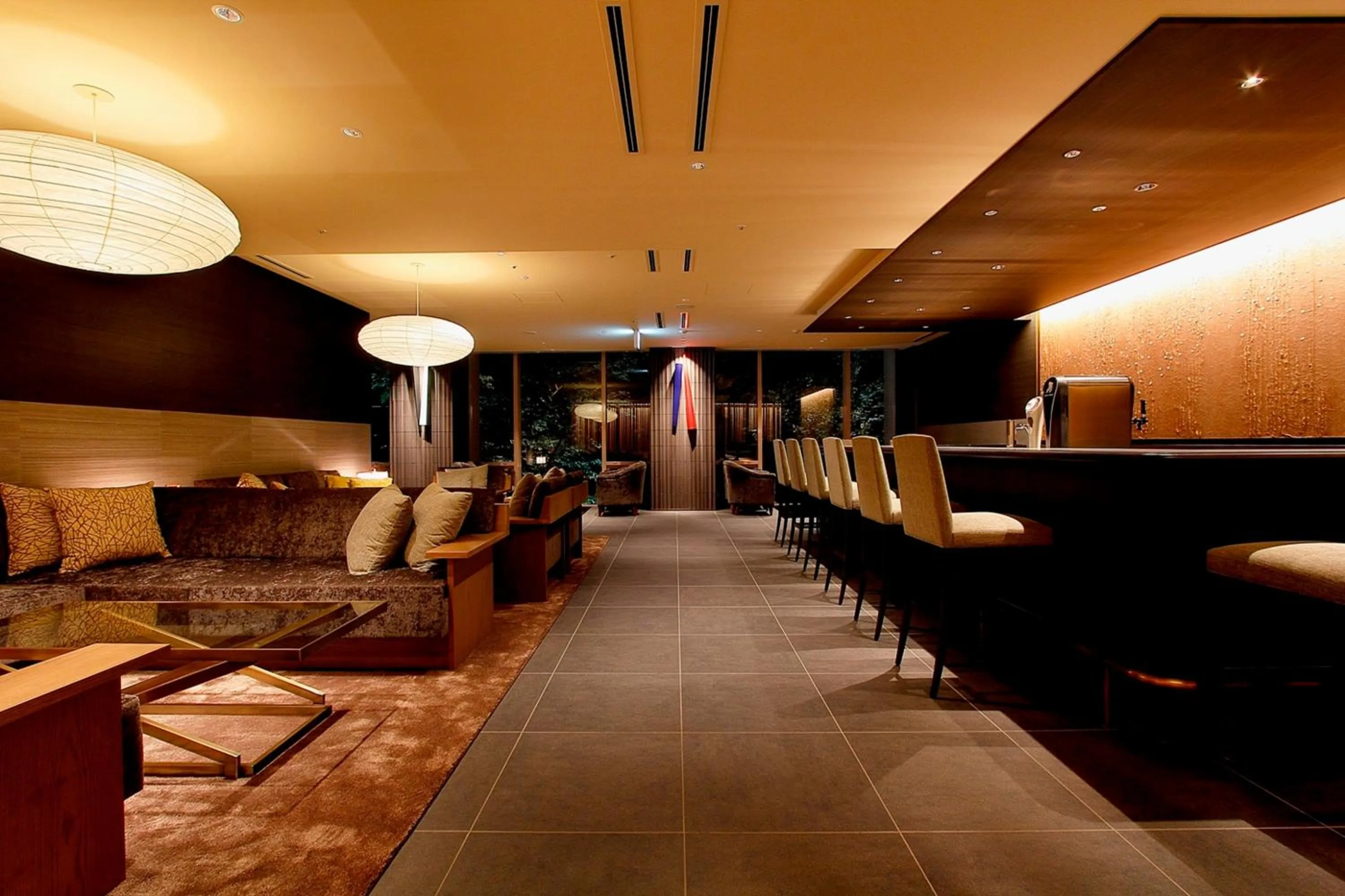 Lounge or bar in The Prince Sakura Tower Tokyo, Autograph Collection