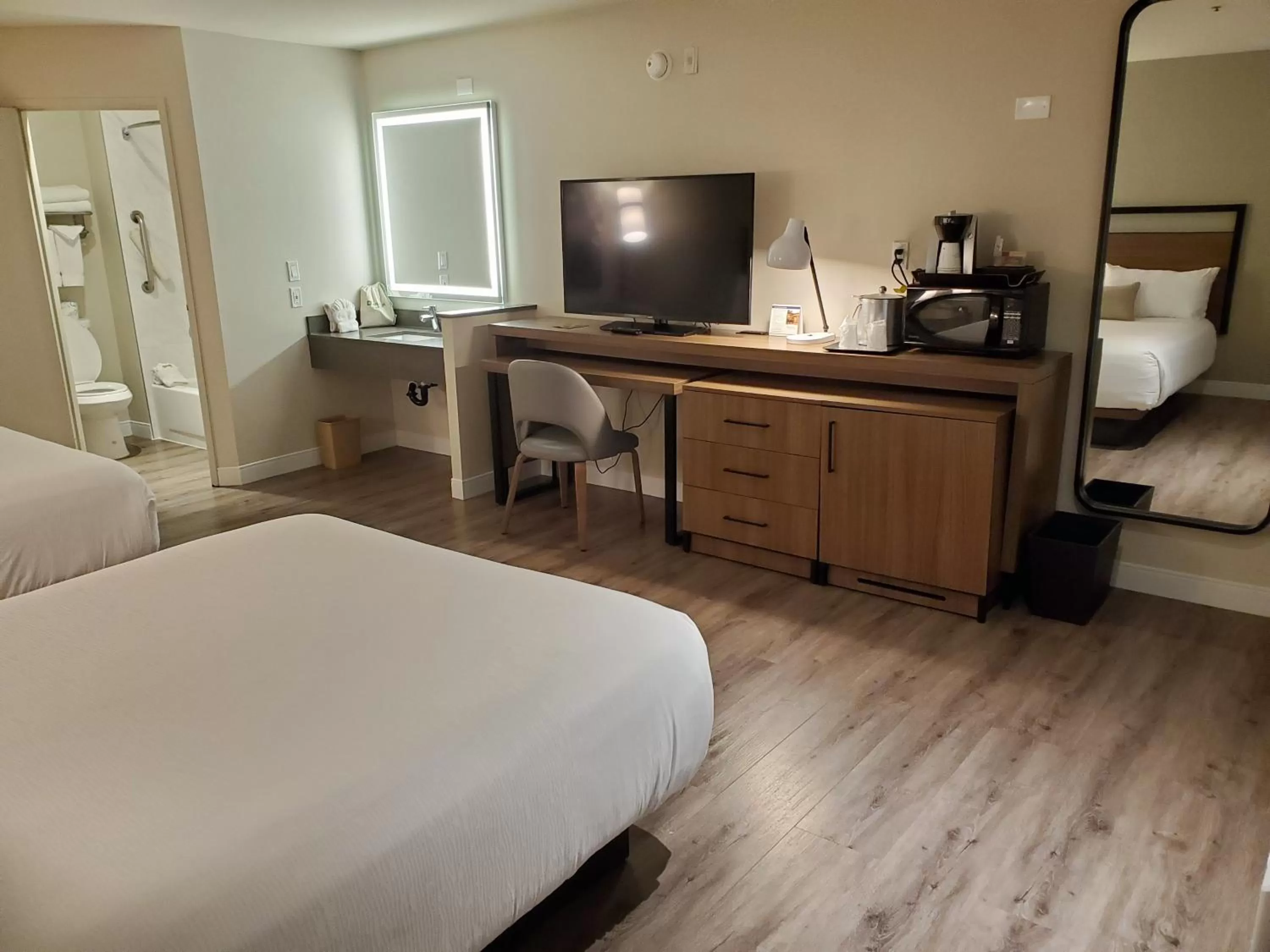 TV and multimedia, Bed in Wyndham Garden San Diego