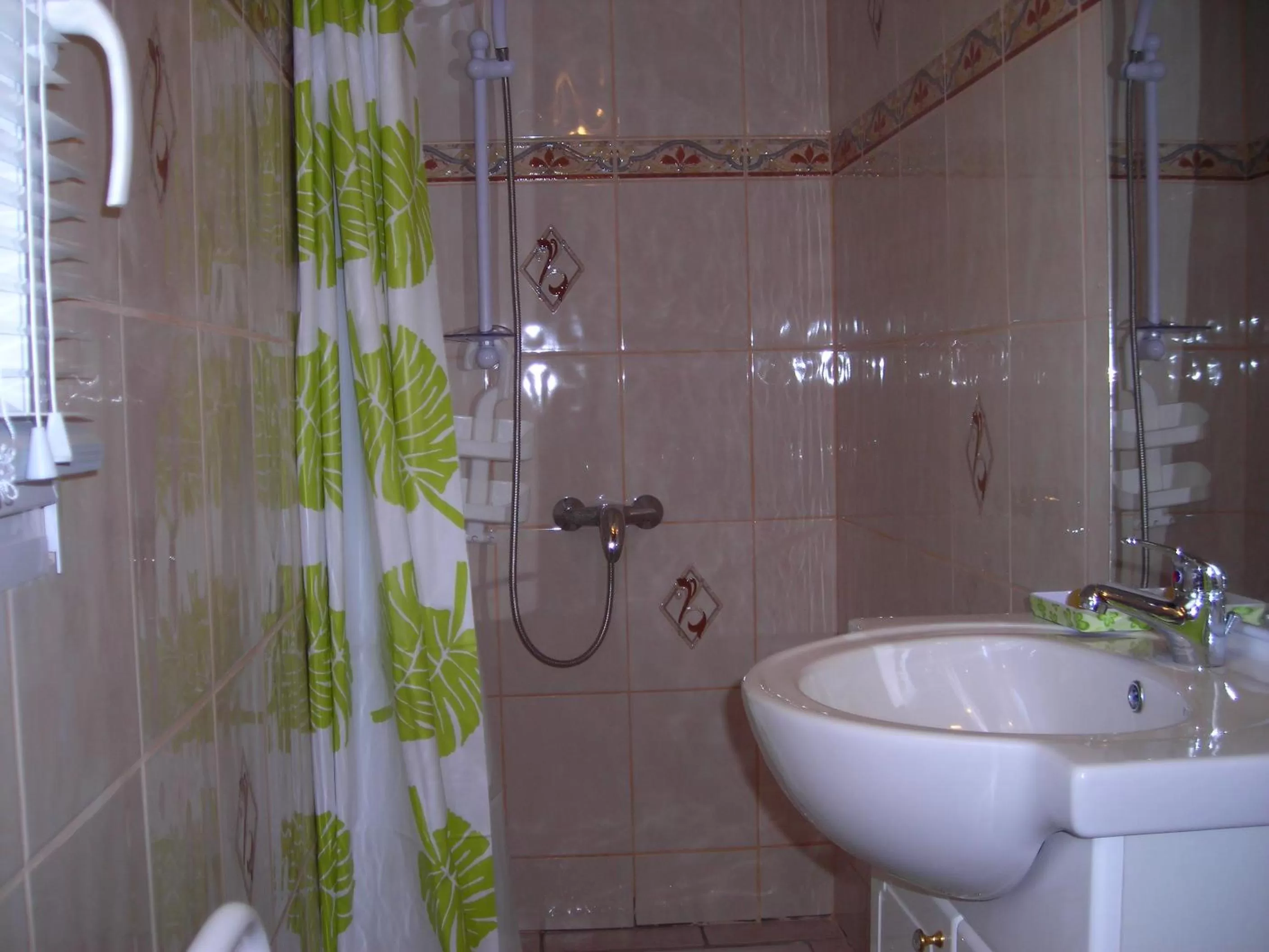 Shower, Bathroom in La villa Sam