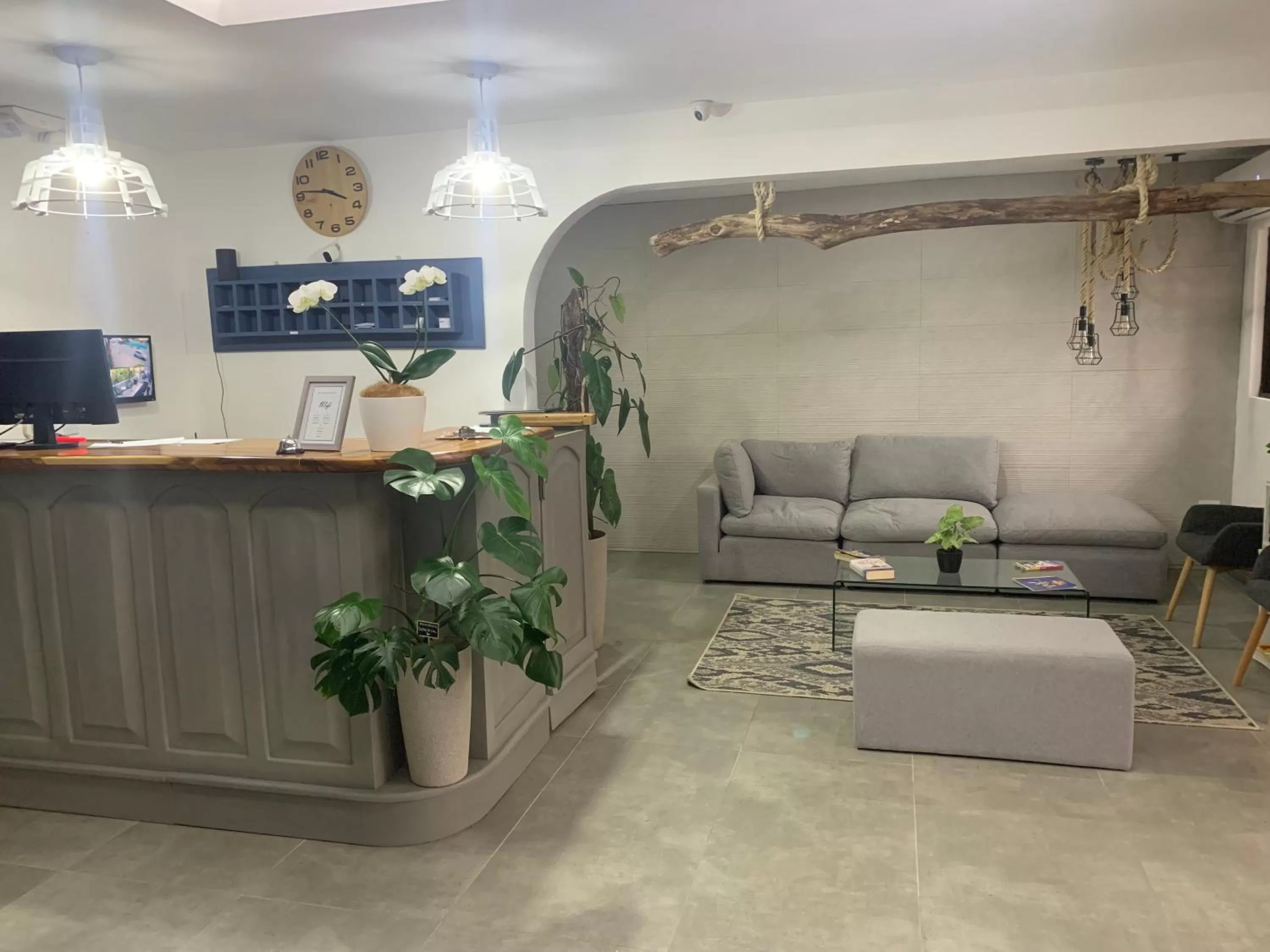 Library in Berlor Airport Inn