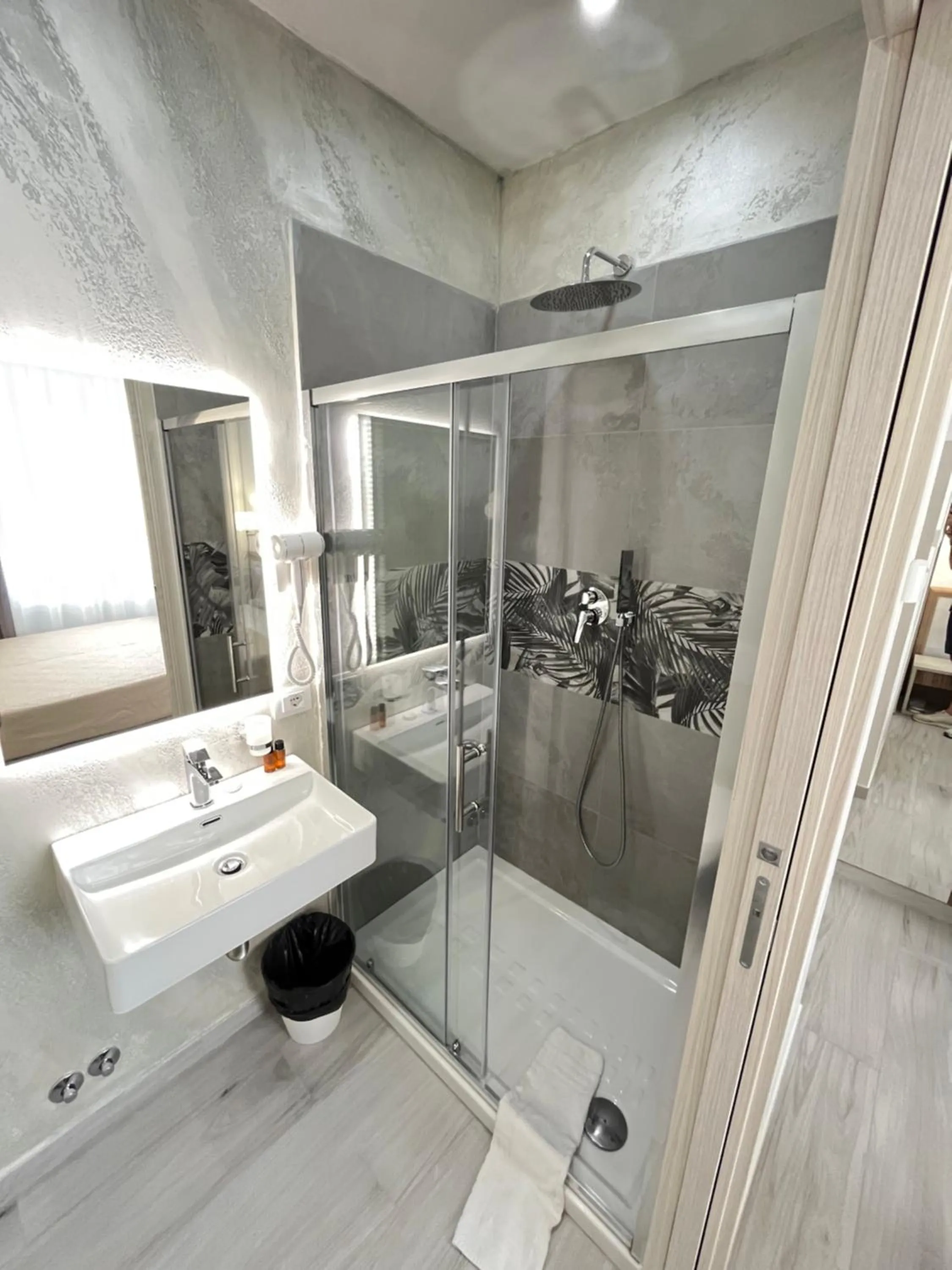 Shower in Hotel Ester