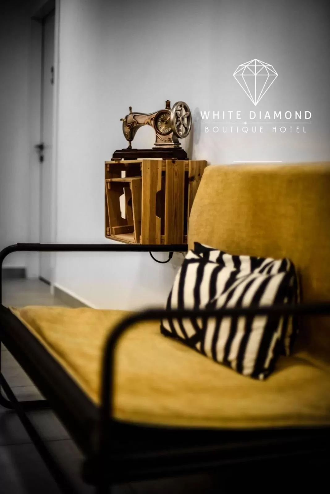 Seating Area in White Diamond