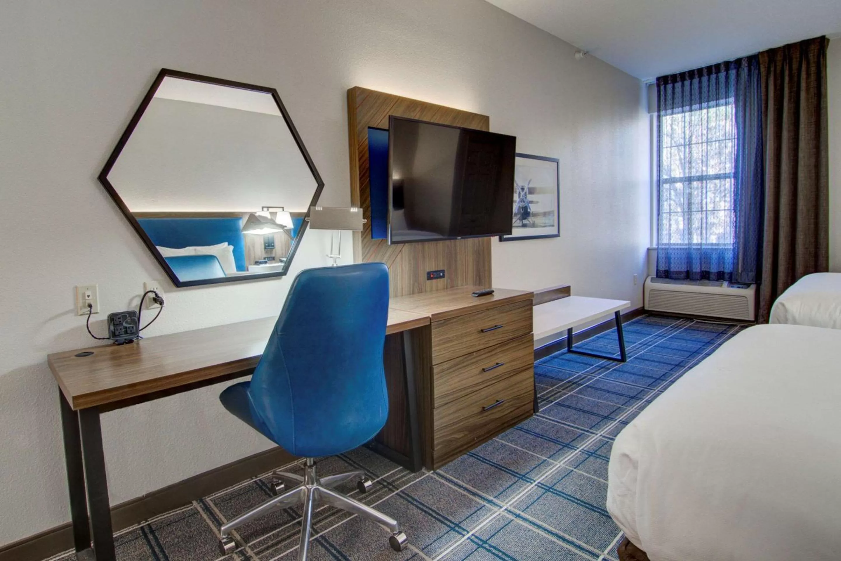 Bedroom, Bed in Comfort Suites Newport News Airport