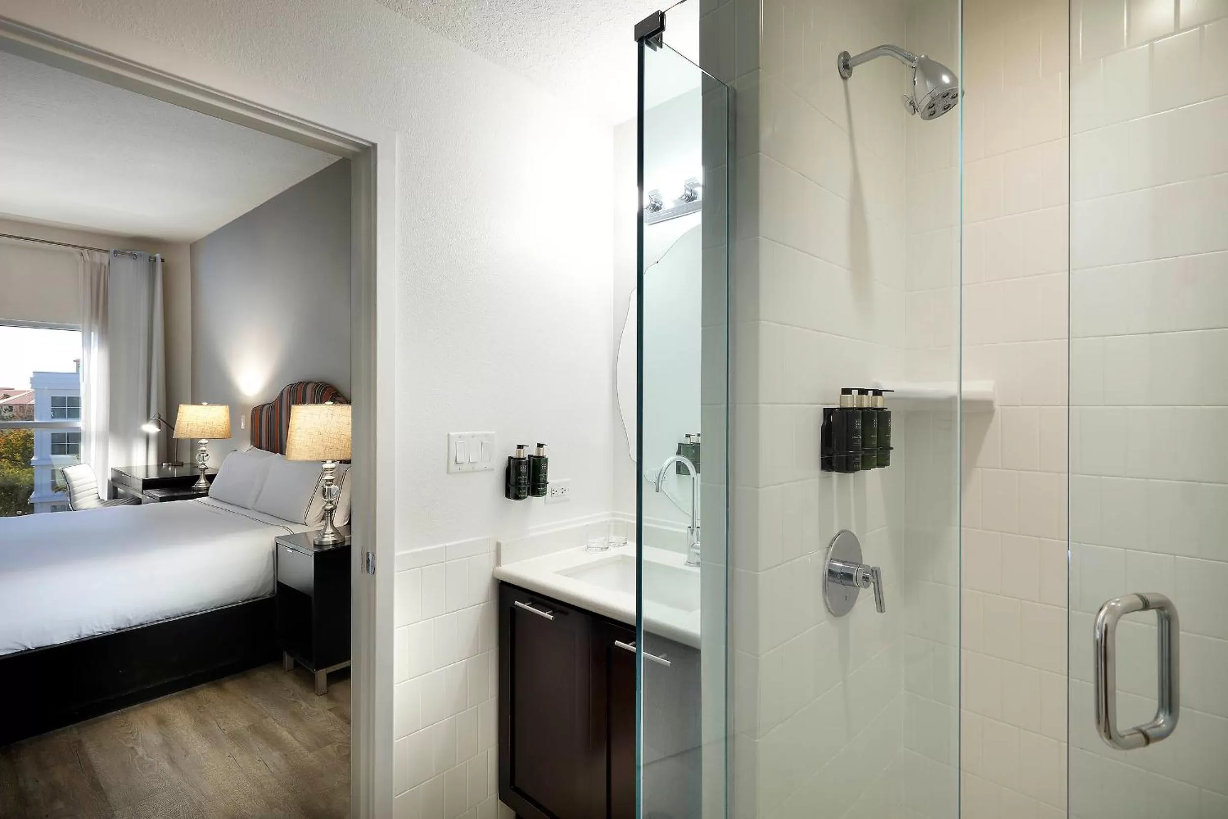 Bathroom, Bed in Meliá Orlando Celebration