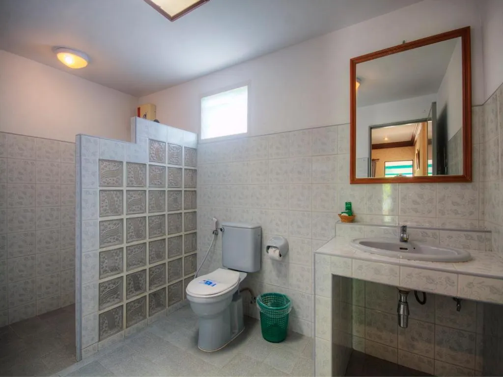 Bathroom in Samroiyod Holiday Resort