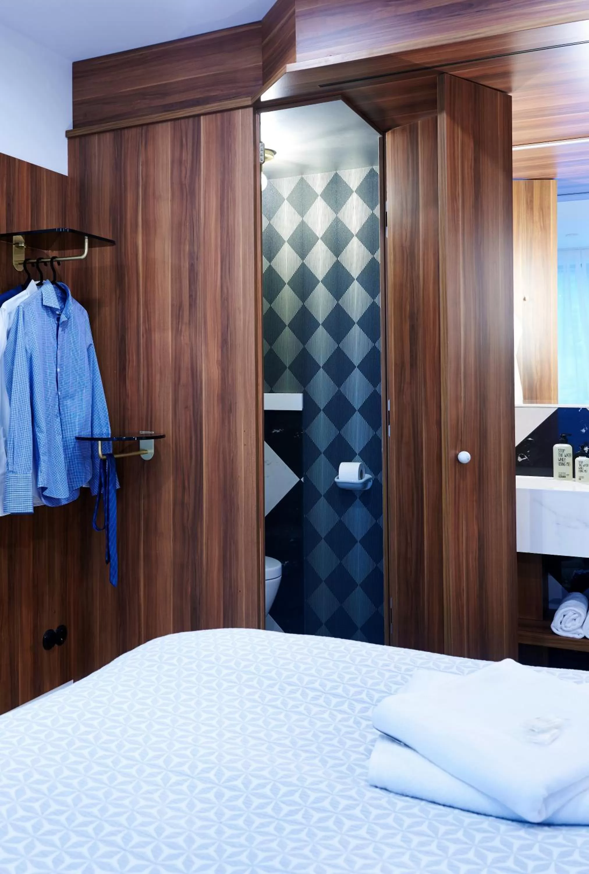 Bedroom, Bed in Five Rooms