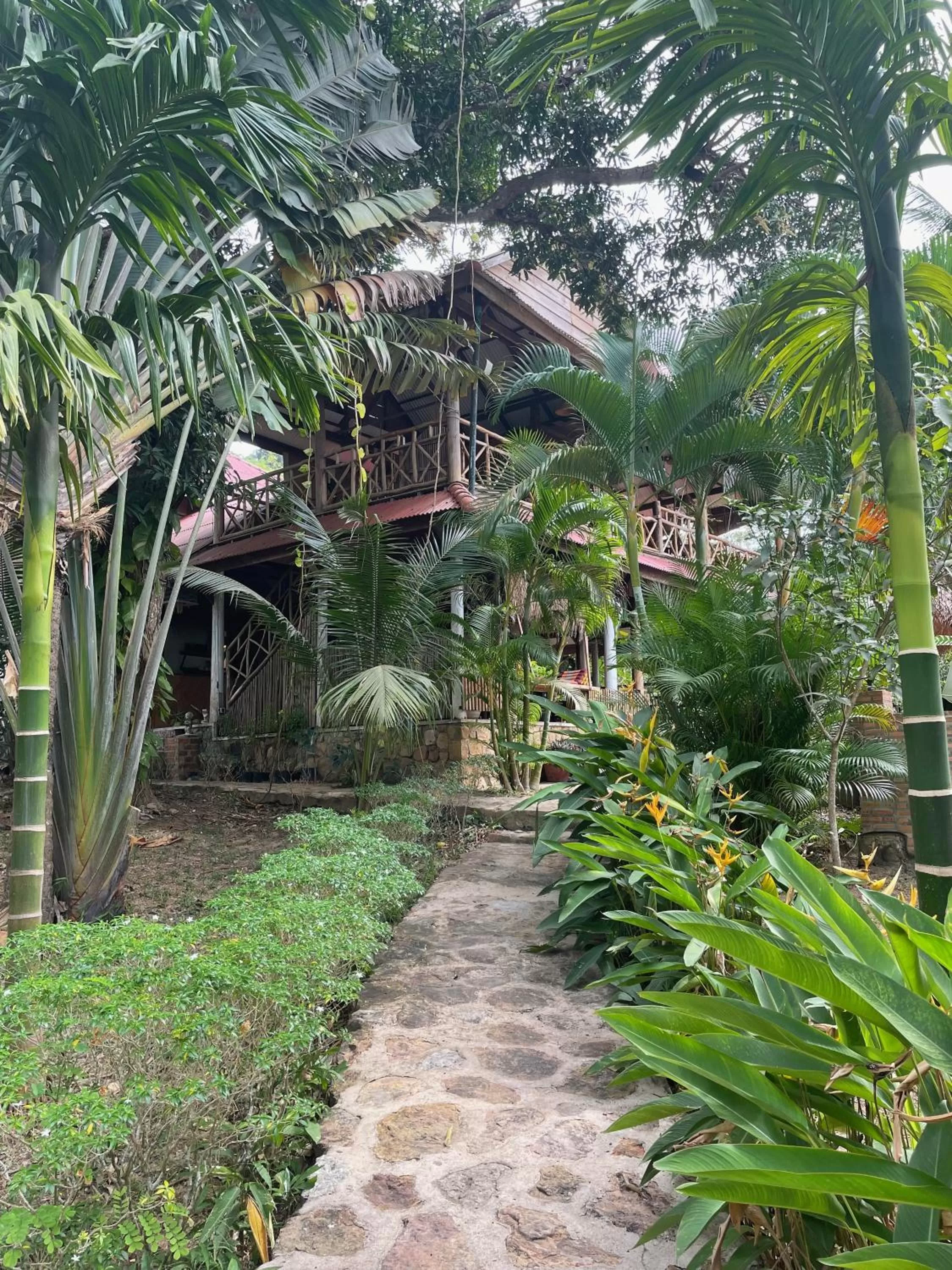 Restaurant/places to eat in Kep Lodge