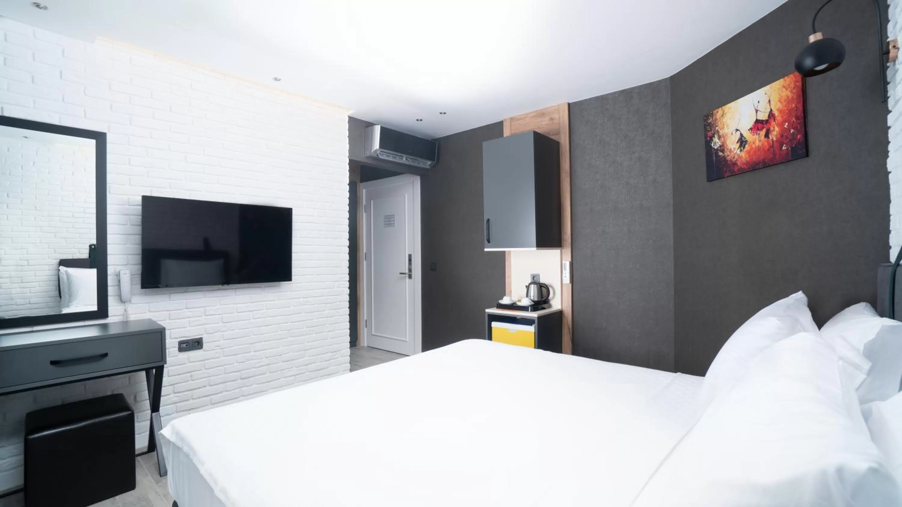 TV and multimedia, Bed in Estera Hotel Silent