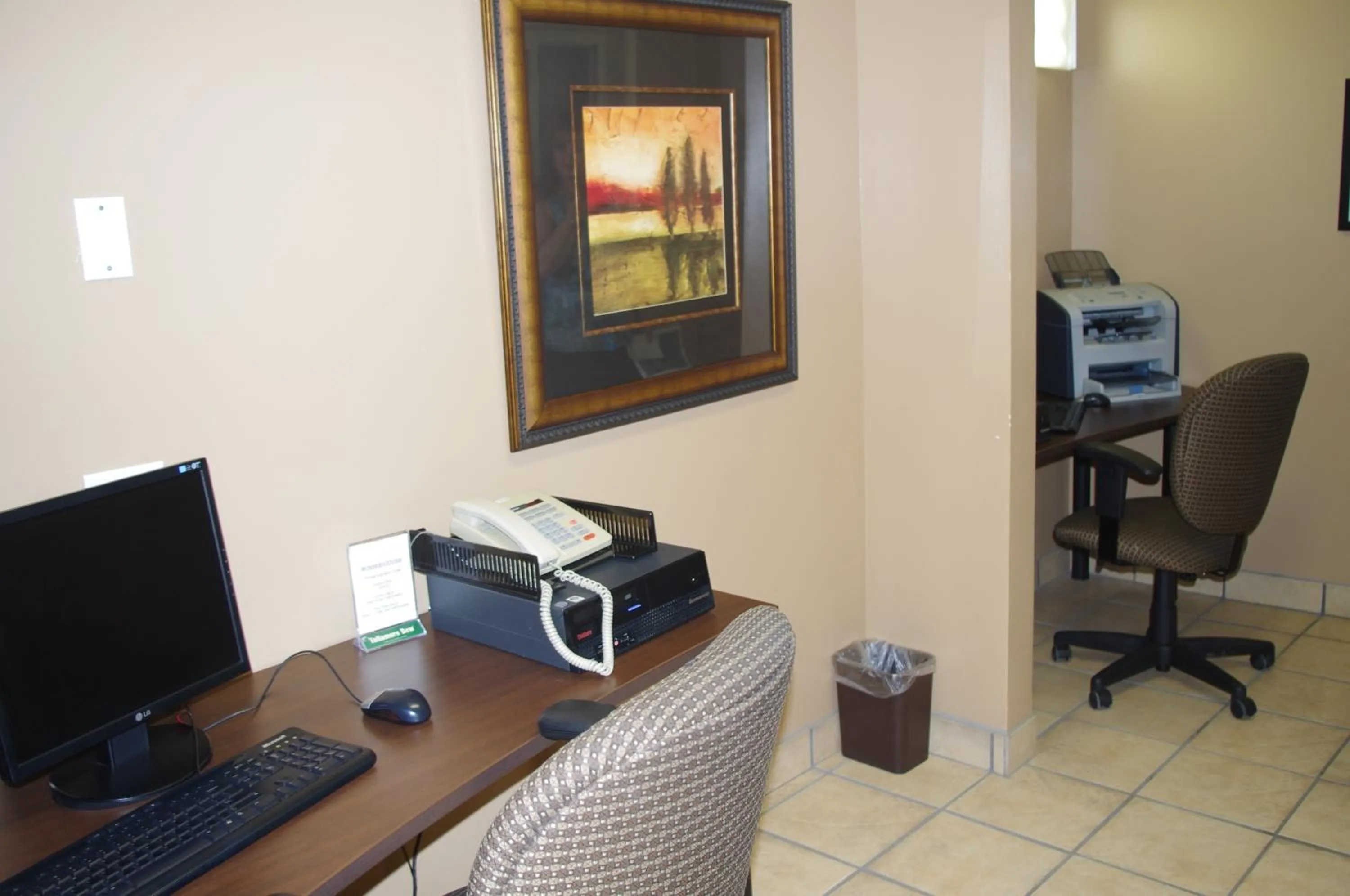 Business facilities in South Hill Lodge
