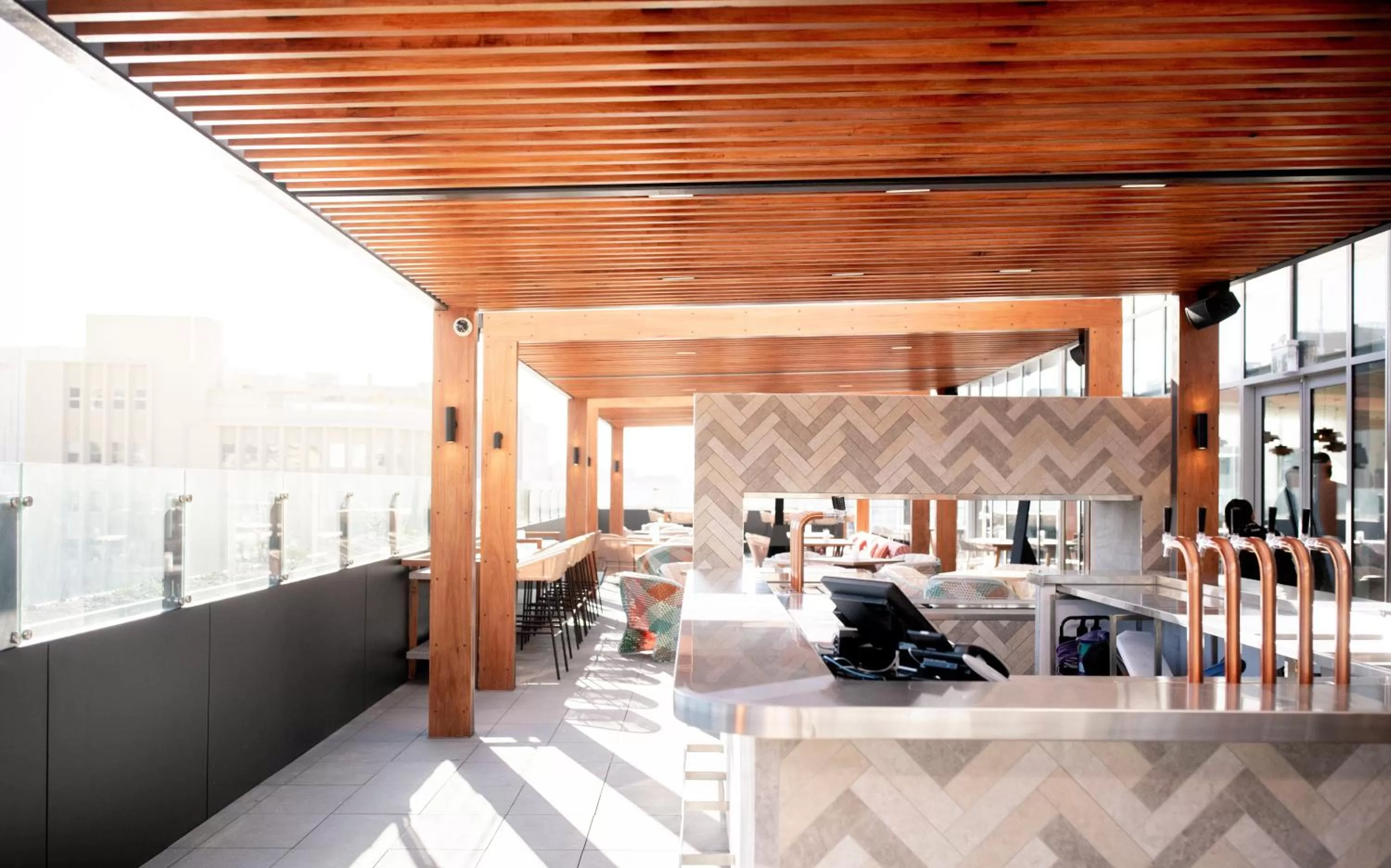 Lounge or bar in Crowne Plaza Hobart by IHG