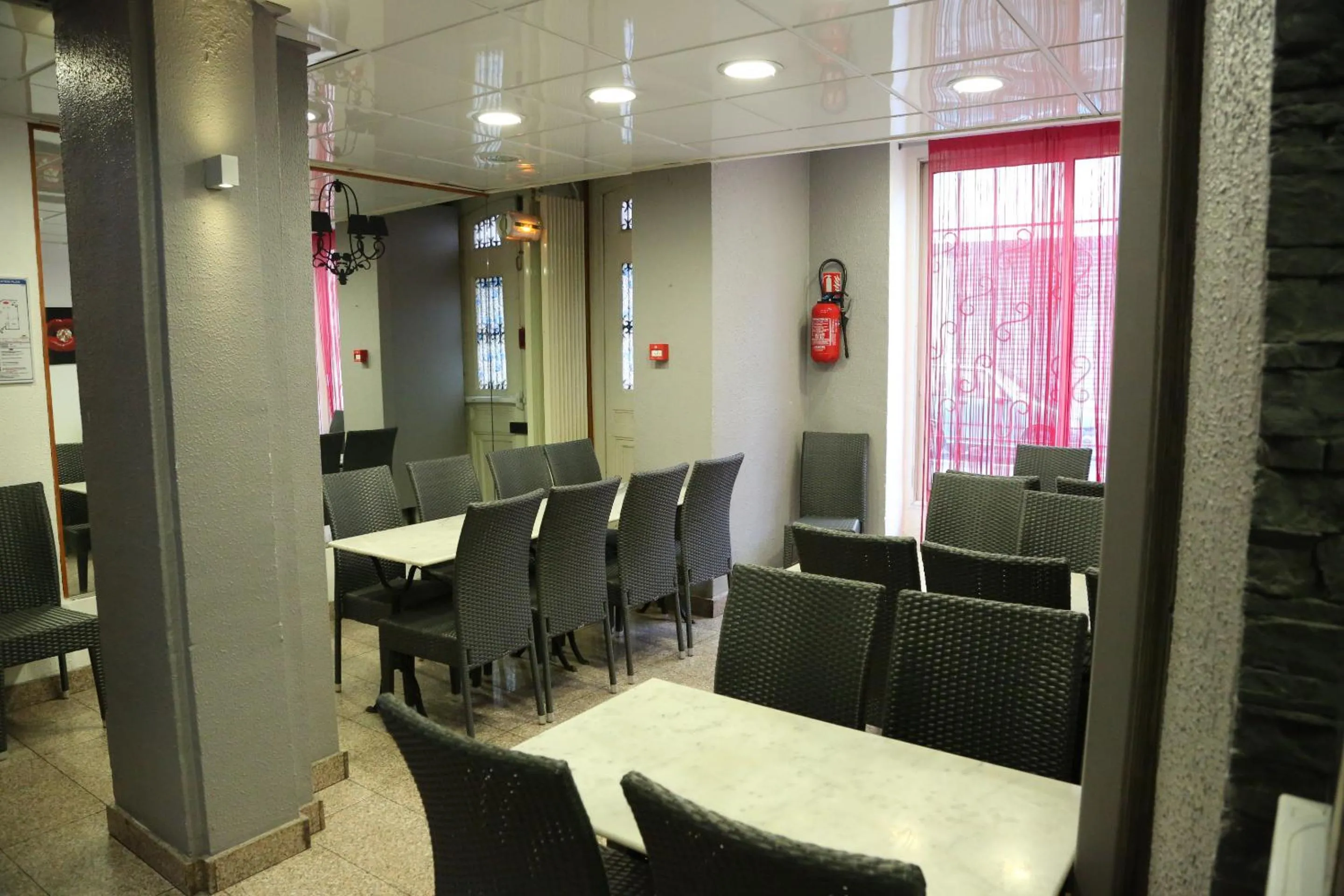 Restaurant/places to eat in Grand Hotel Nouvel Opera