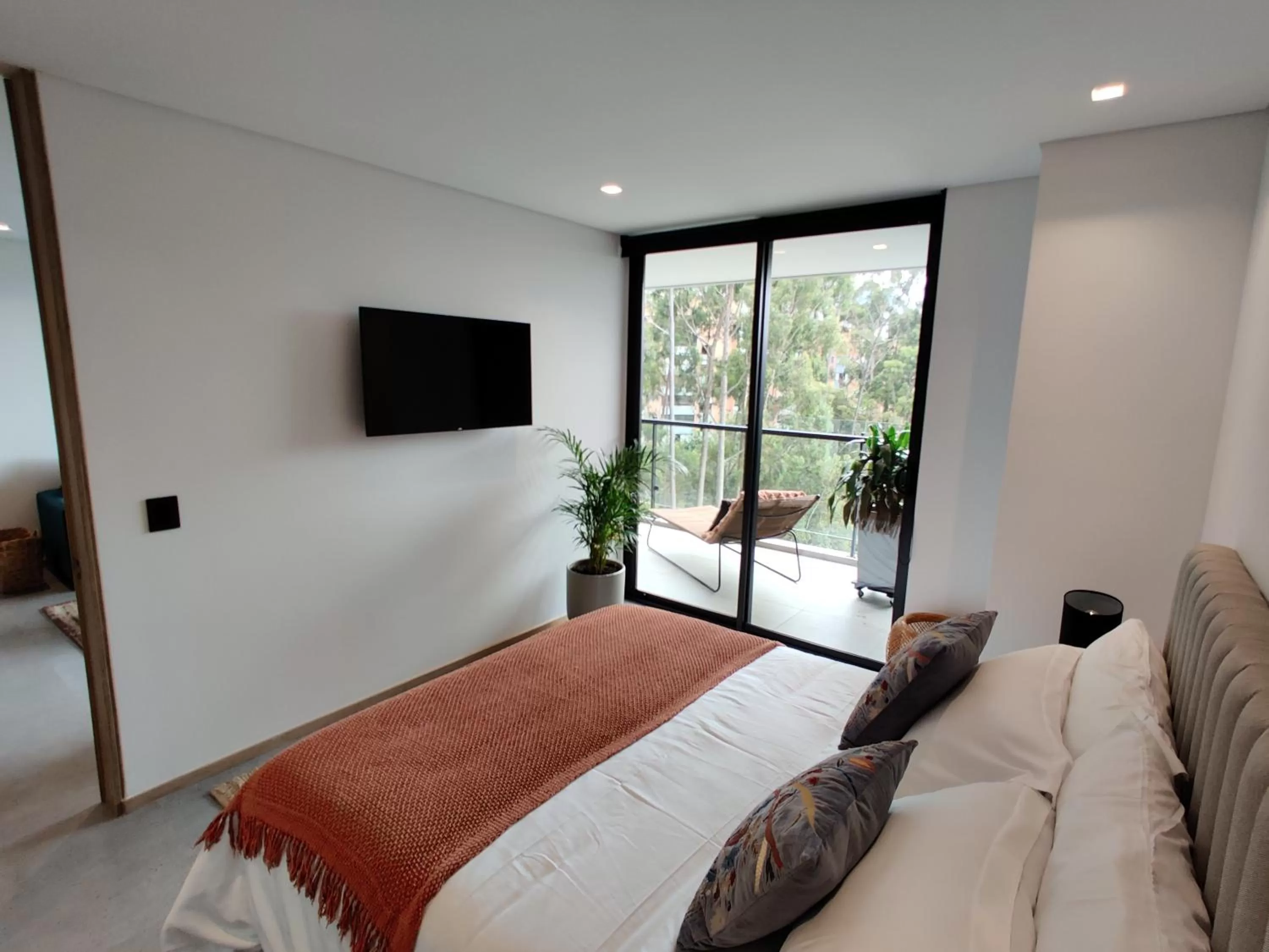 Communal lounge/ TV room, Bed in Wake Living