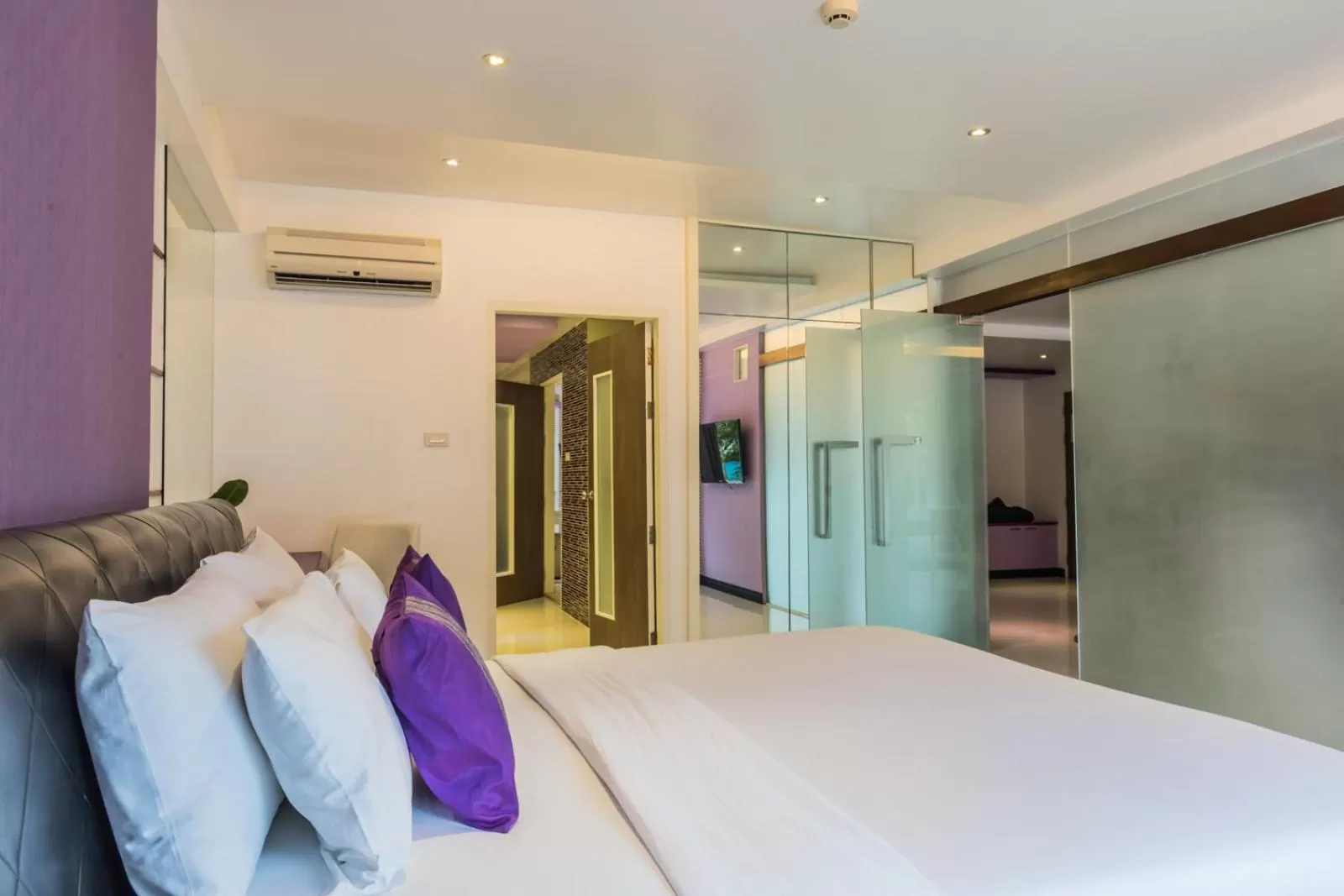 Bedroom, Bed in The L Resort, Krabi