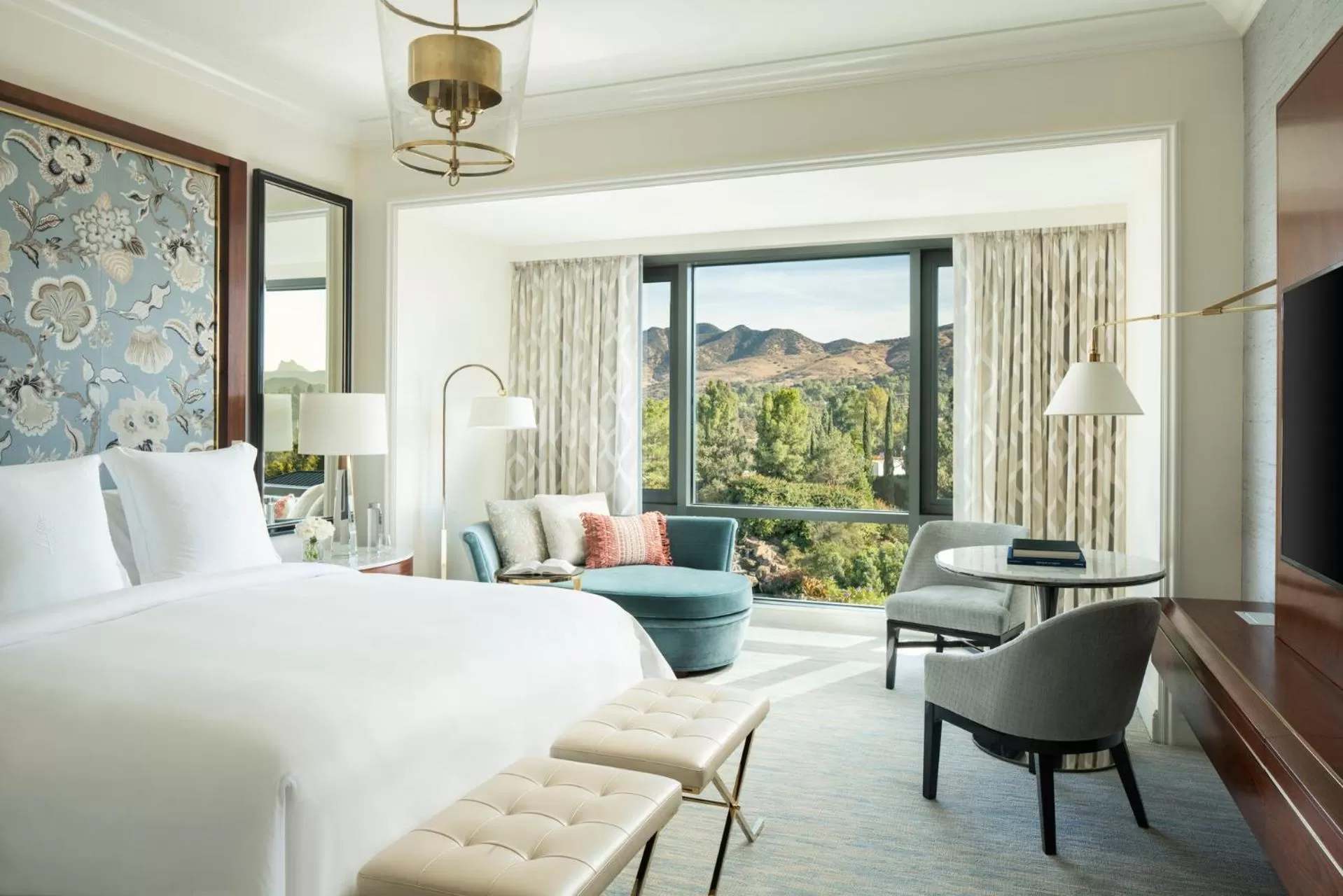 Photo of the whole room, Bed in Four Seasons Hotel Westlake Village