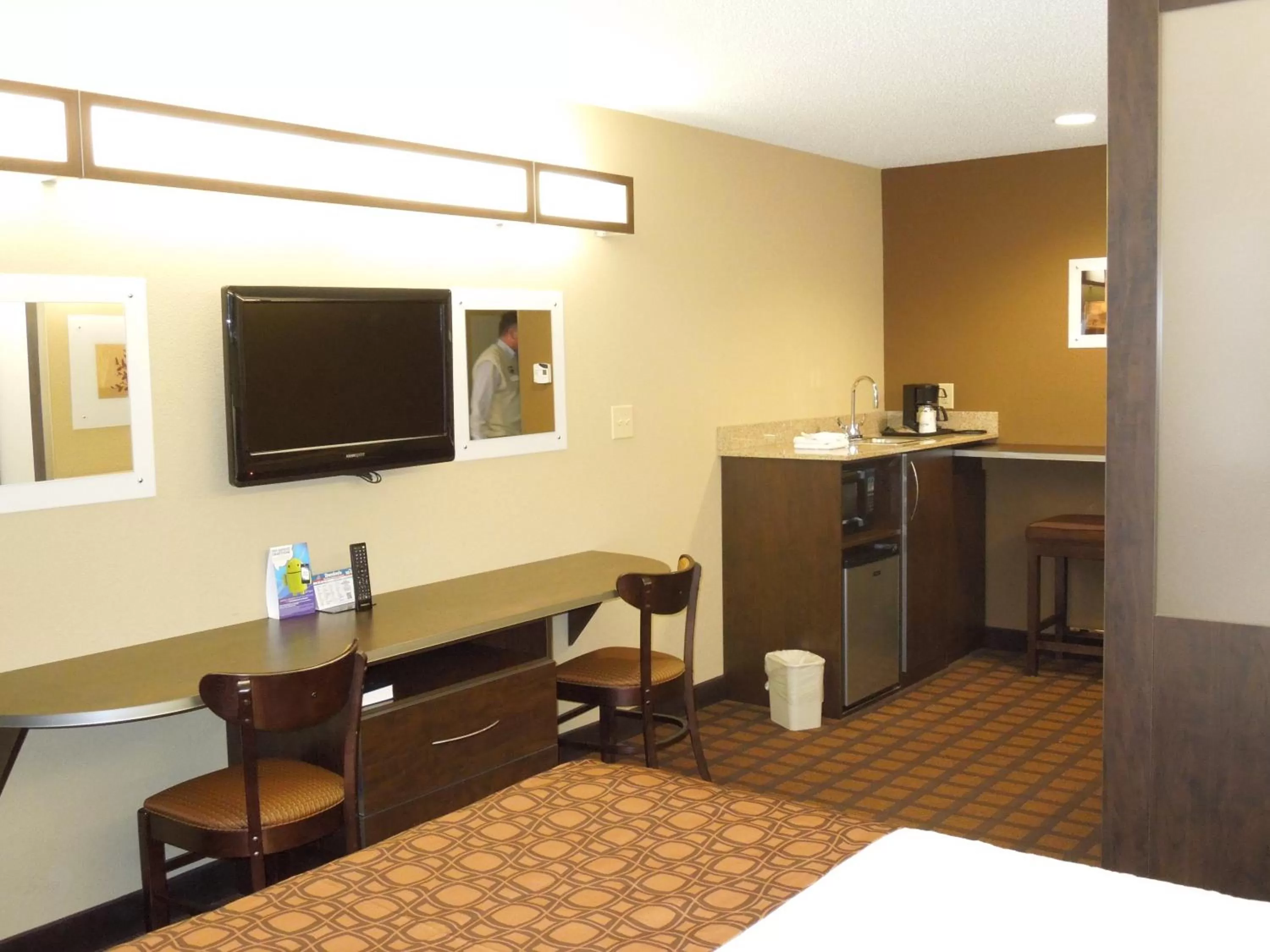 Photo of the whole room, Bed in Microtel Inn & Suites by Wyndham Harrisonburg