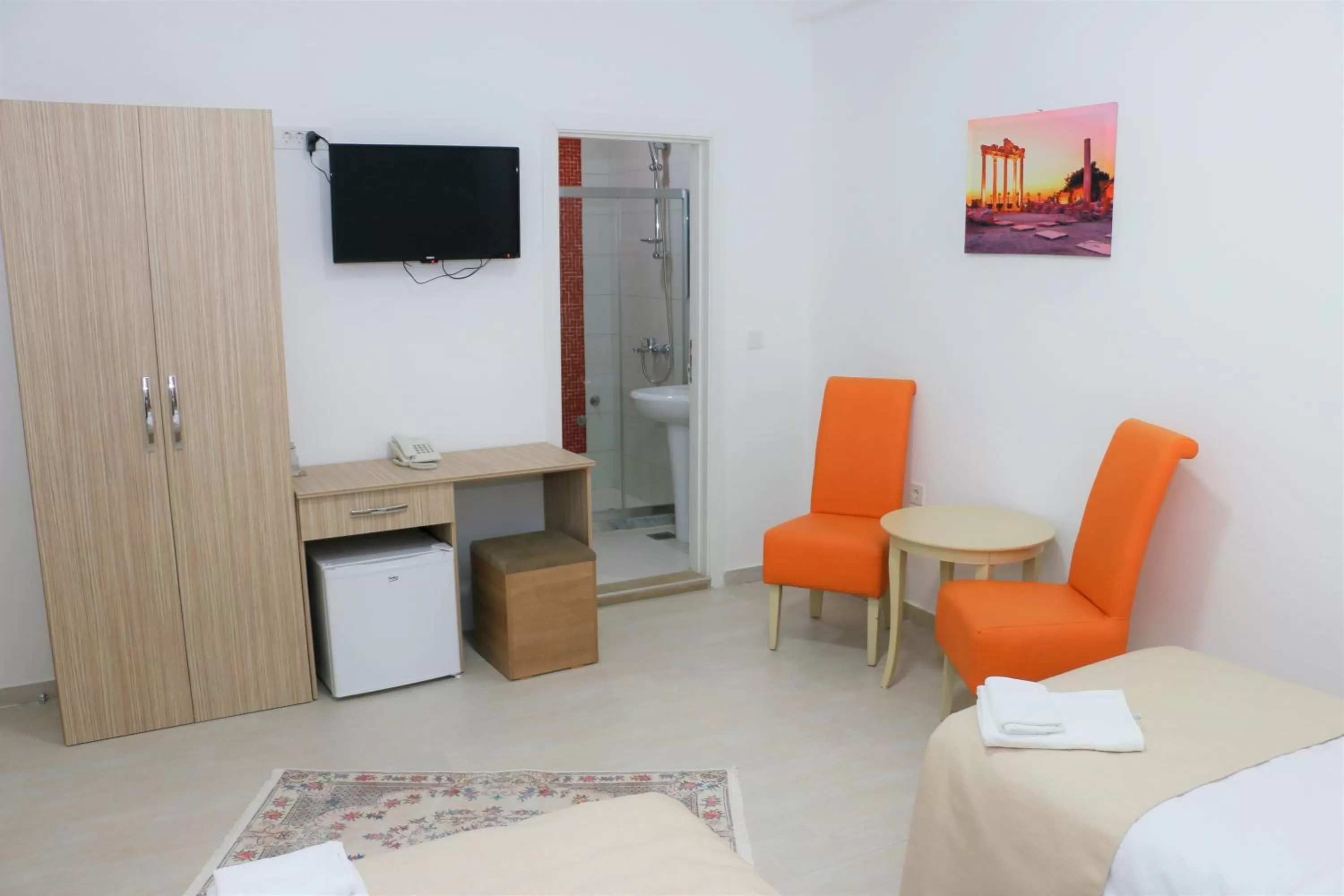 Seating area, Bed in Hotel Old Konak